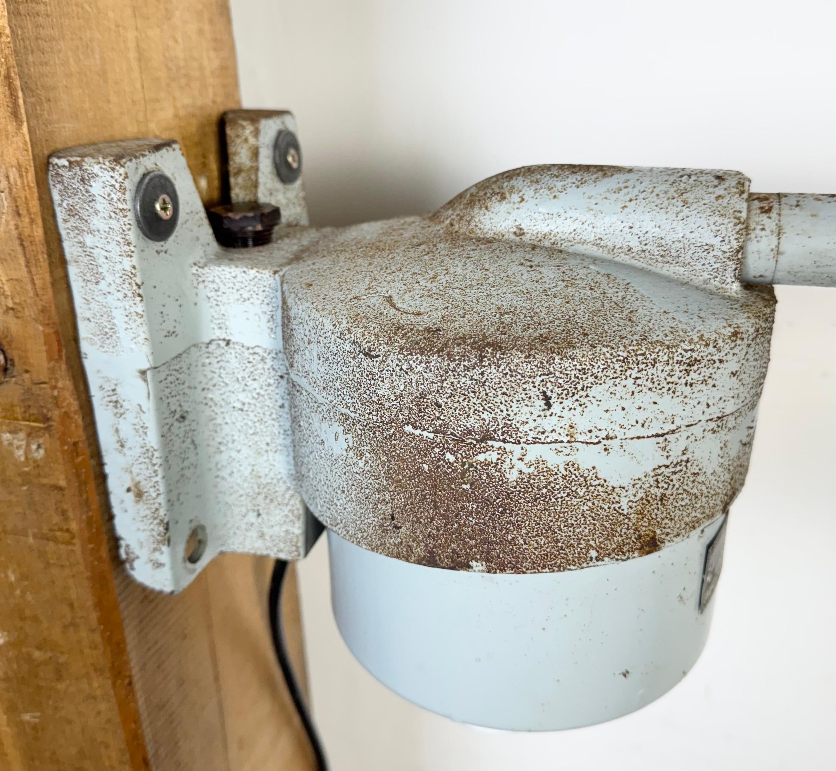 Lampada da parete industriale grigia di Elektrosvit, anni '70 in vendita 3