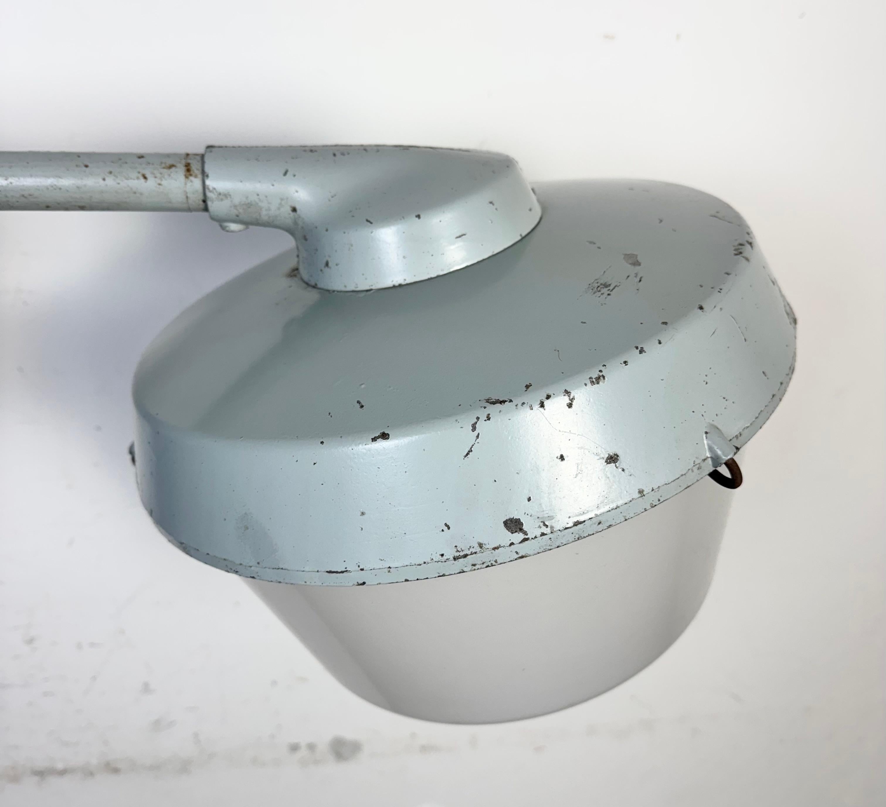 Lampada da parete industriale grigia di Elektrosvit, anni '70 in vendita 4