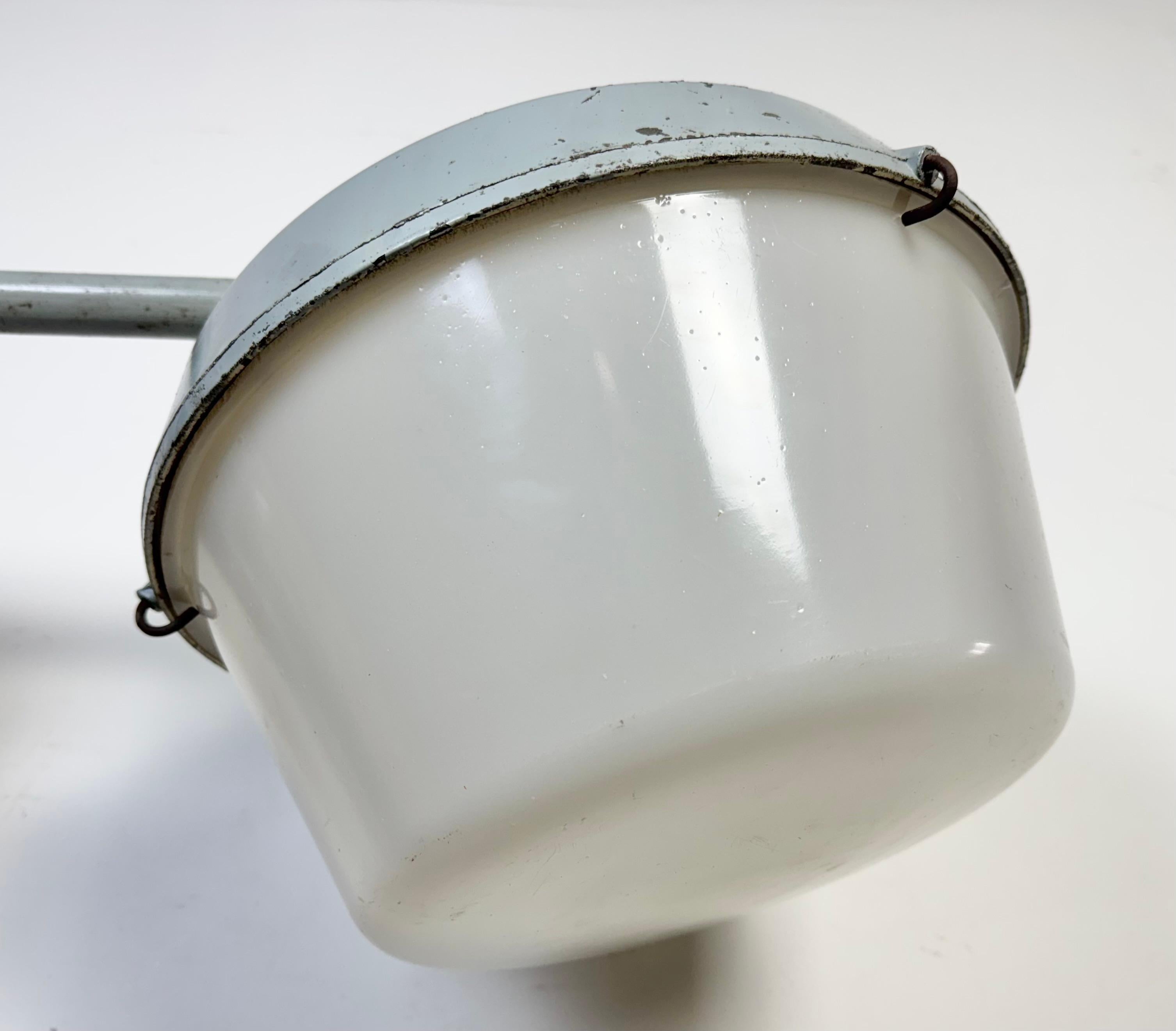 Lampada da parete industriale grigia di Elektrosvit, anni '70 in vendita 8