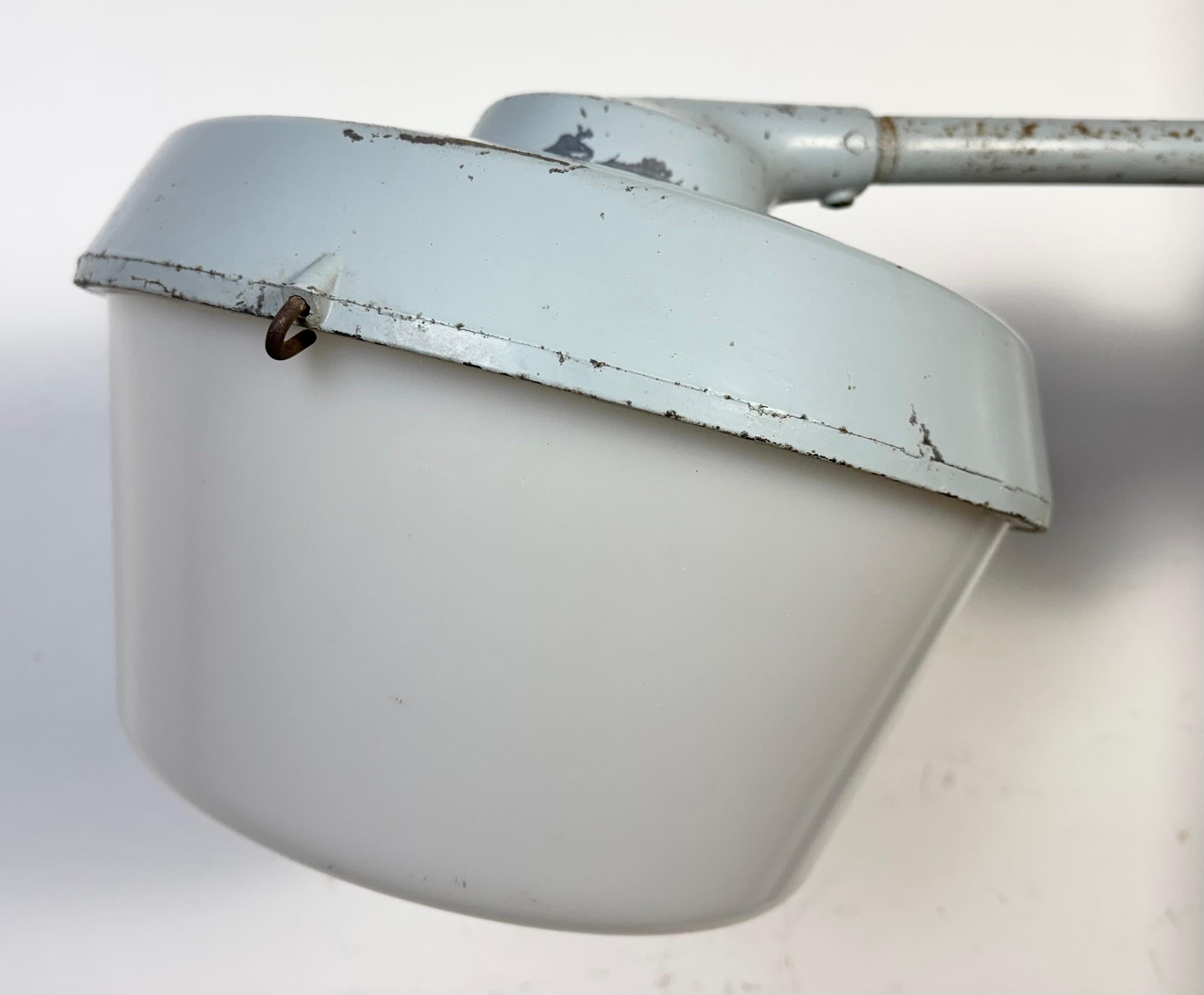 Fine XX secolo Lampada da parete industriale grigia di Elektrosvit, anni '70 in vendita