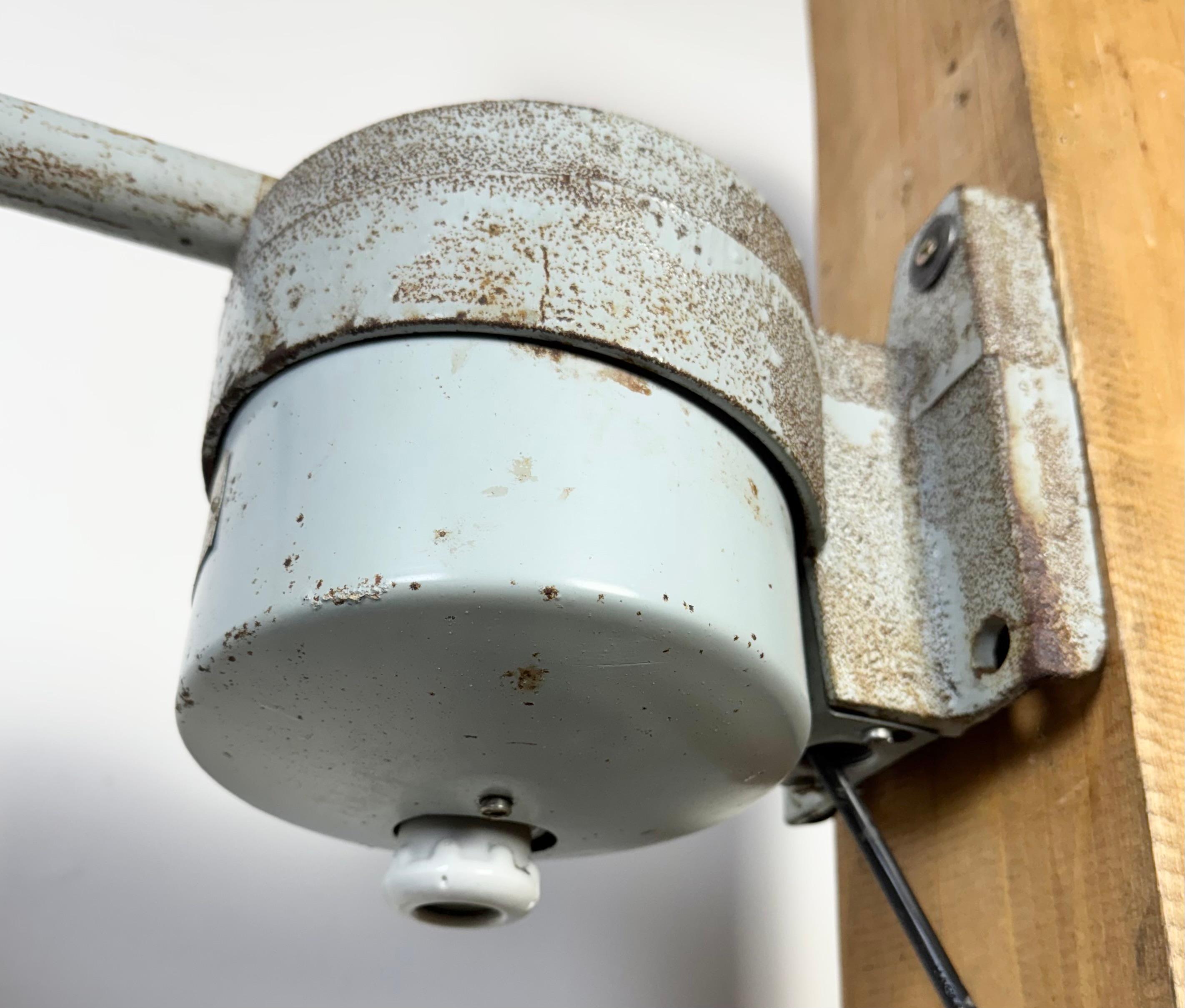 Alluminio Lampada da parete industriale grigia di Elektrosvit, anni '70 in vendita