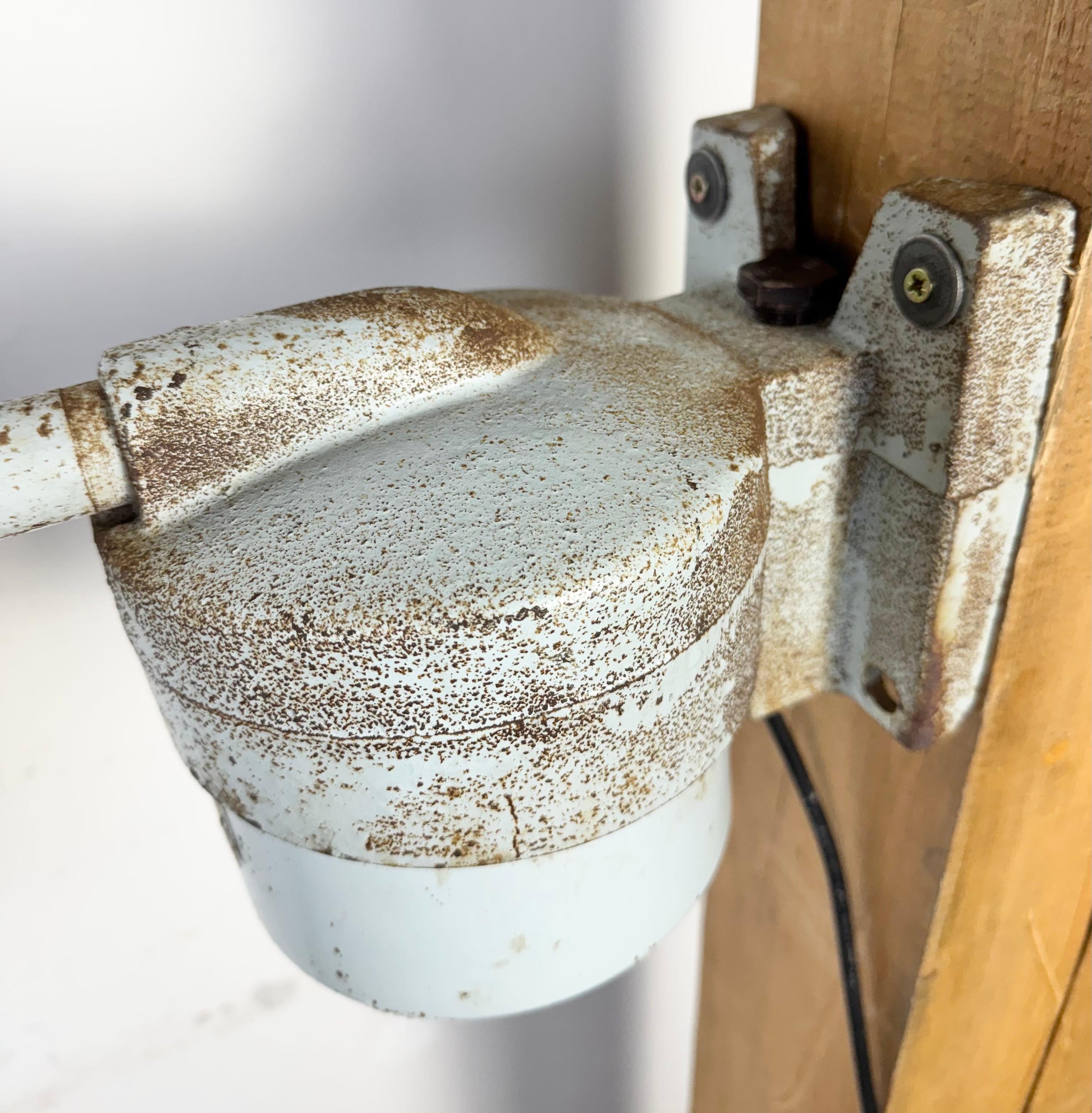 Lampada da parete industriale grigia di Elektrosvit, anni '70 in vendita 2