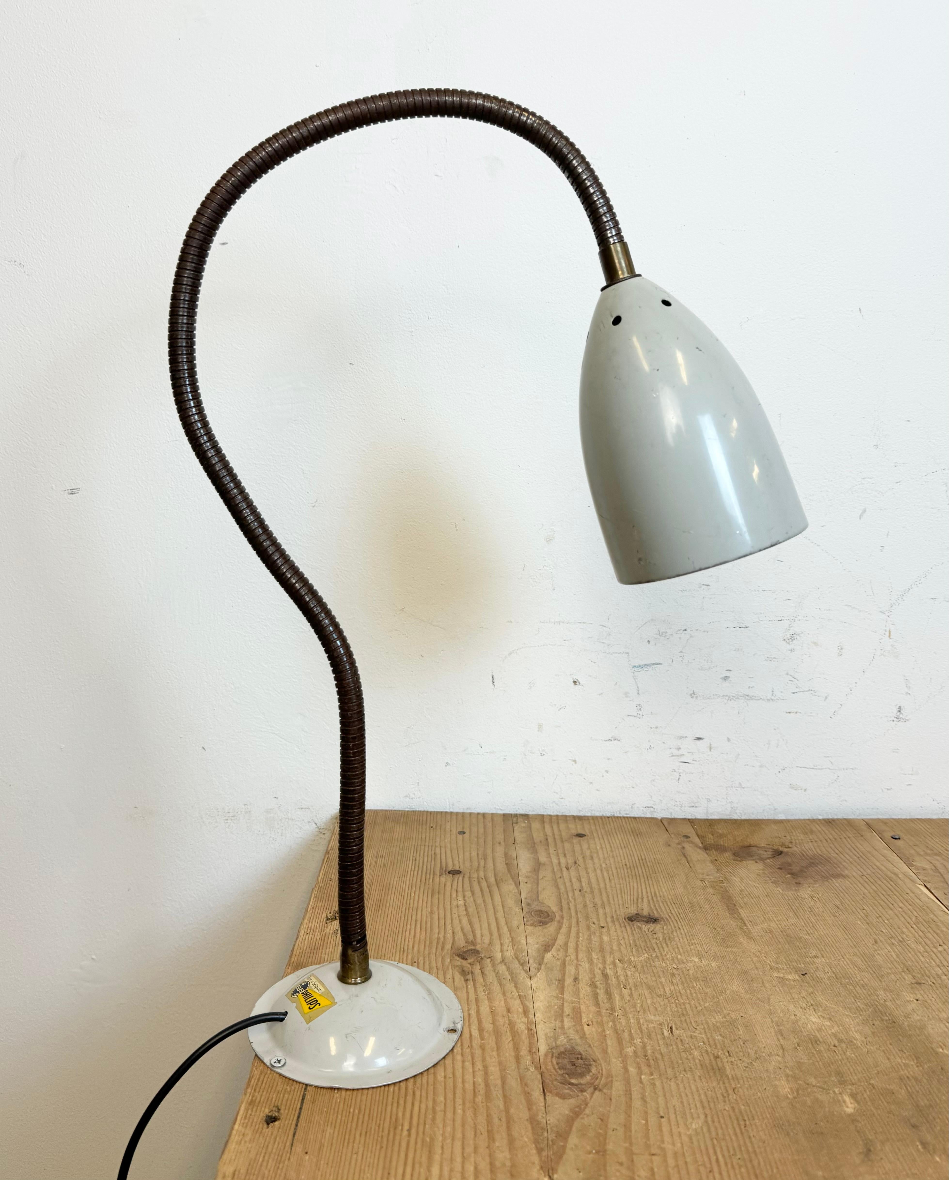 Lampe de bureau industrielle grise à col de cygne de Philips, années 1960 en vente 6
