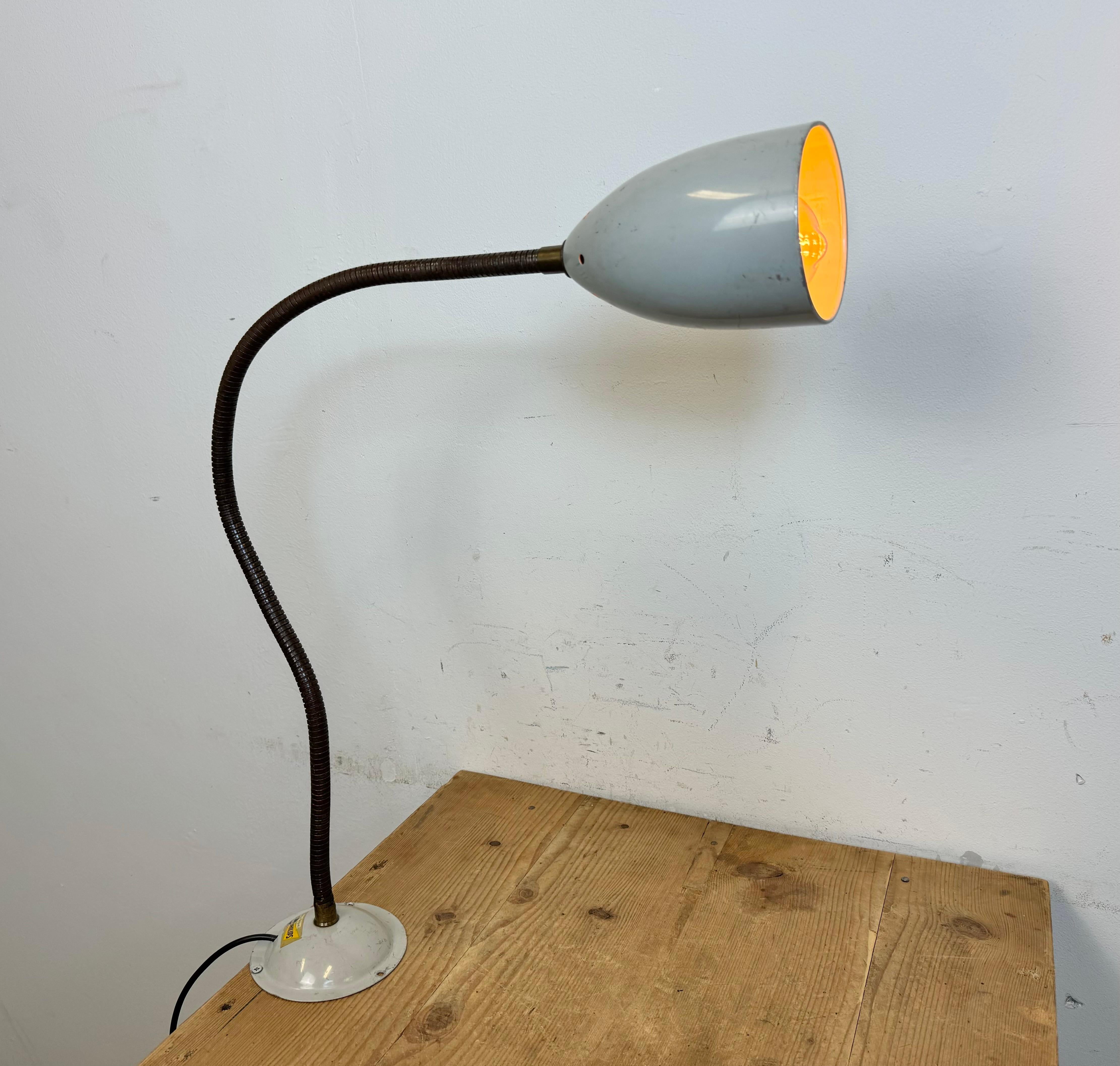 Lampe de bureau industrielle grise à col de cygne de Philips, années 1960 en vente 9