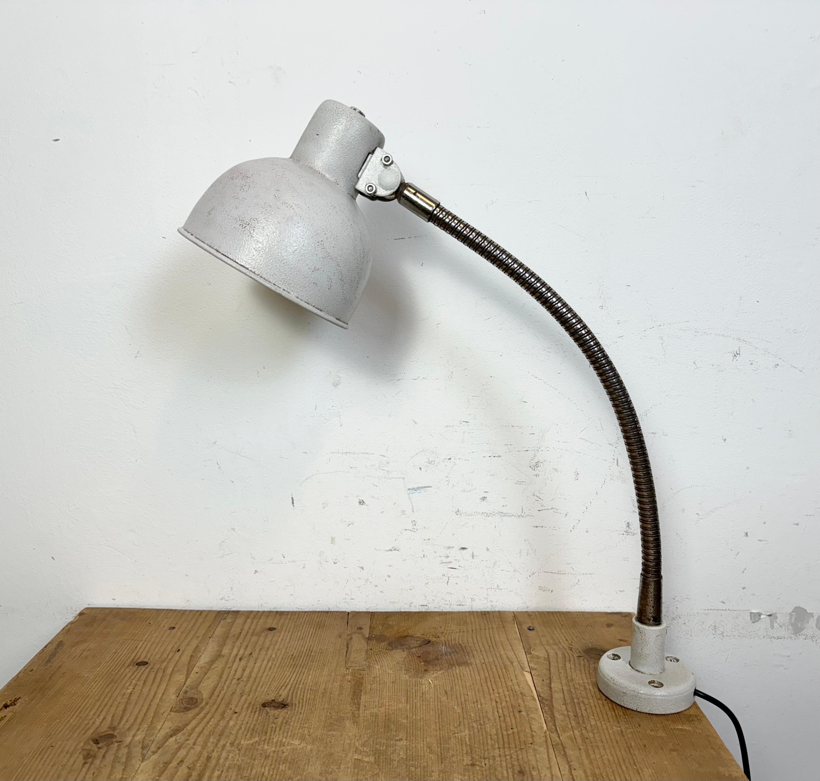 Chrome Lampe de table industrielle grise à col de cygne, années 1960 en vente