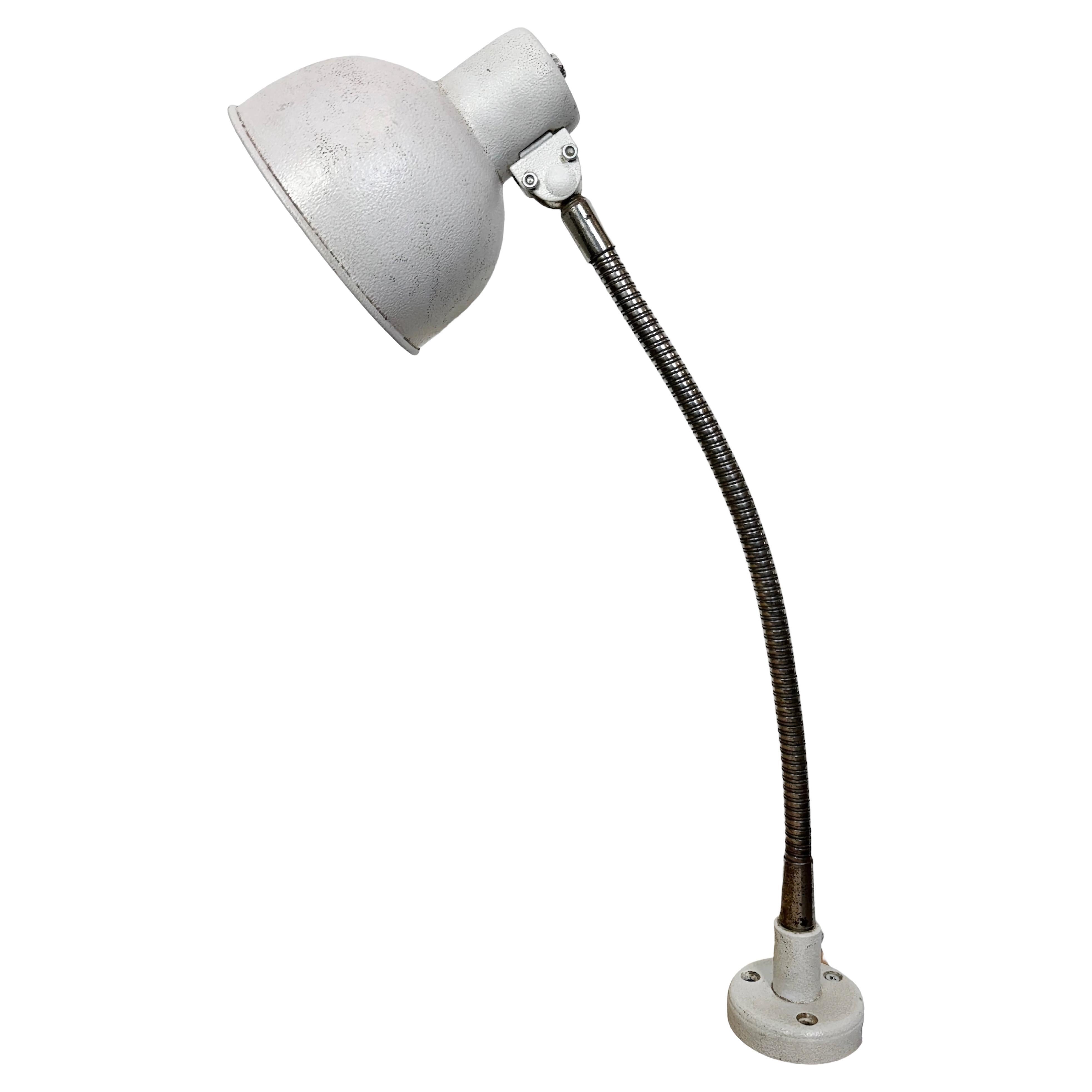 Lampada da tavolo a collo d'oca da officina industriale grigia, anni '60