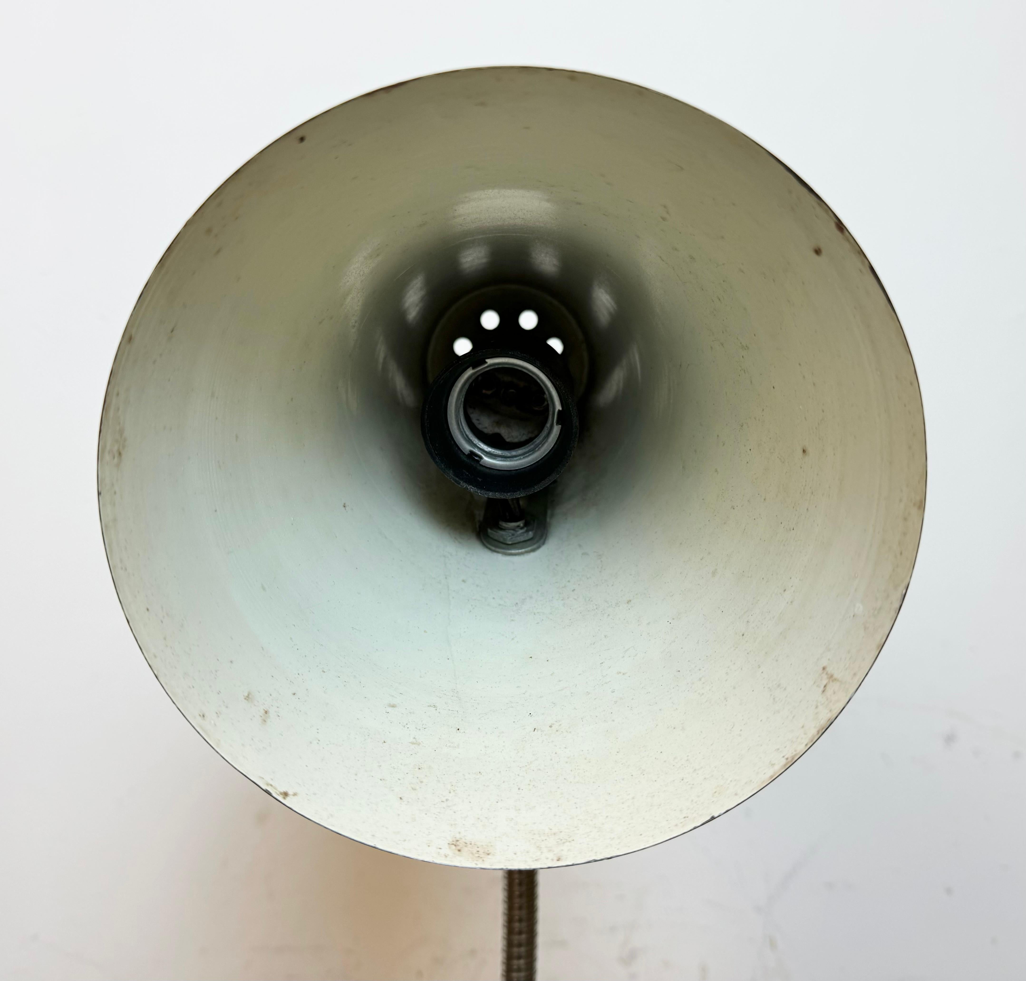 Graue industrielle Schwanenhals-Tischlampe aus Zaos, 1960er Jahre im Angebot 8