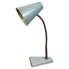 Lampe de bureau industrielle grise à col de cygne de Zaos, années 1960