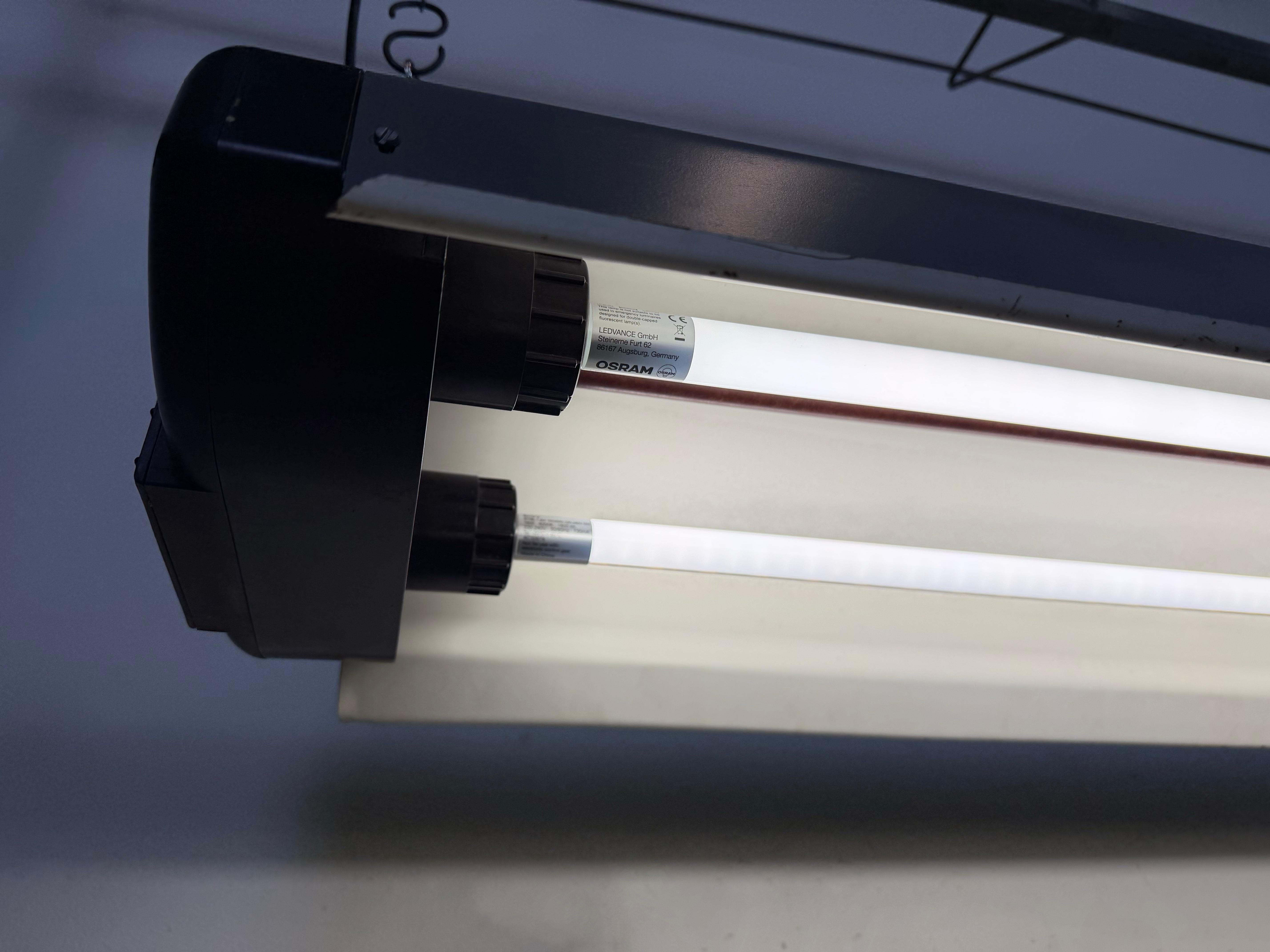 Lámpara industrial gris de tubo colgante de Elektrosvit, años 1960 en venta 4