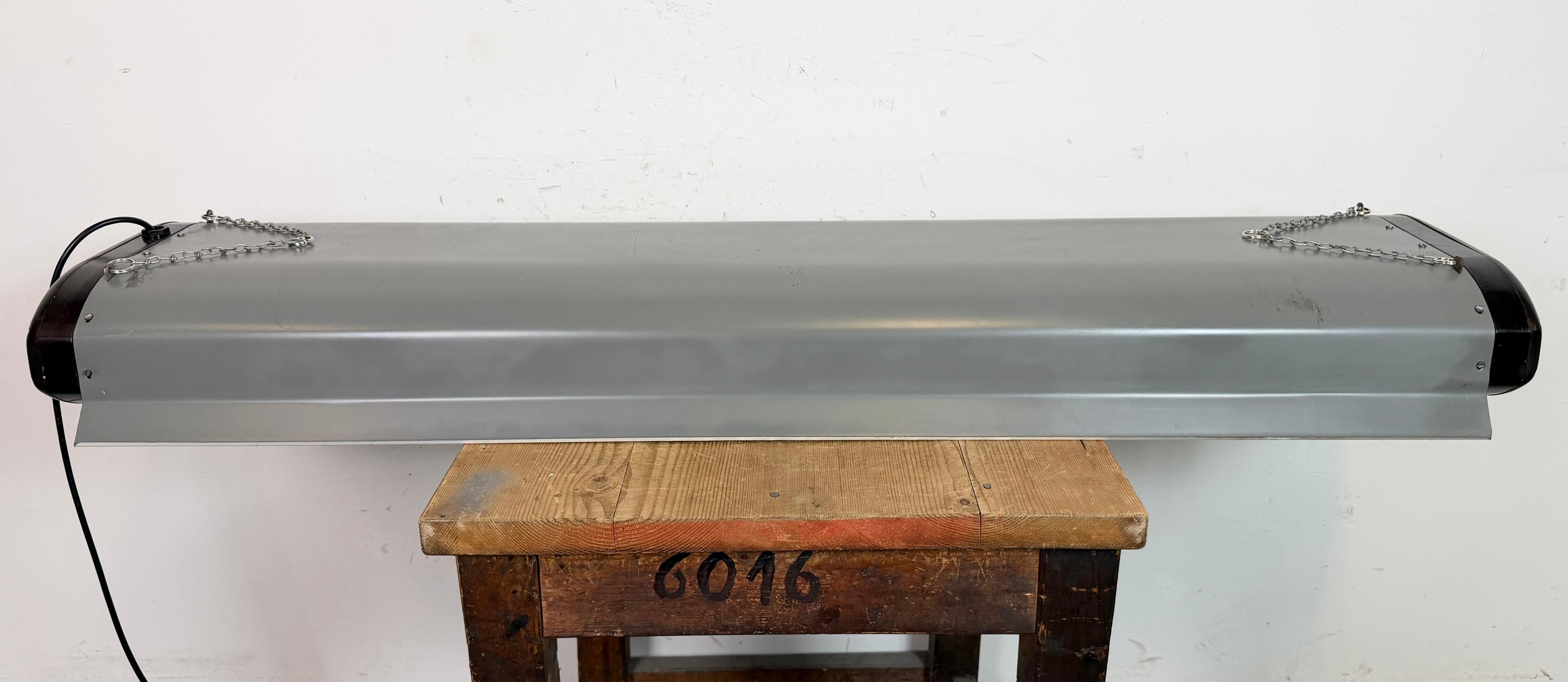 Lámpara industrial gris de tubo colgante de Elektrosvit, años 1960 en venta 6