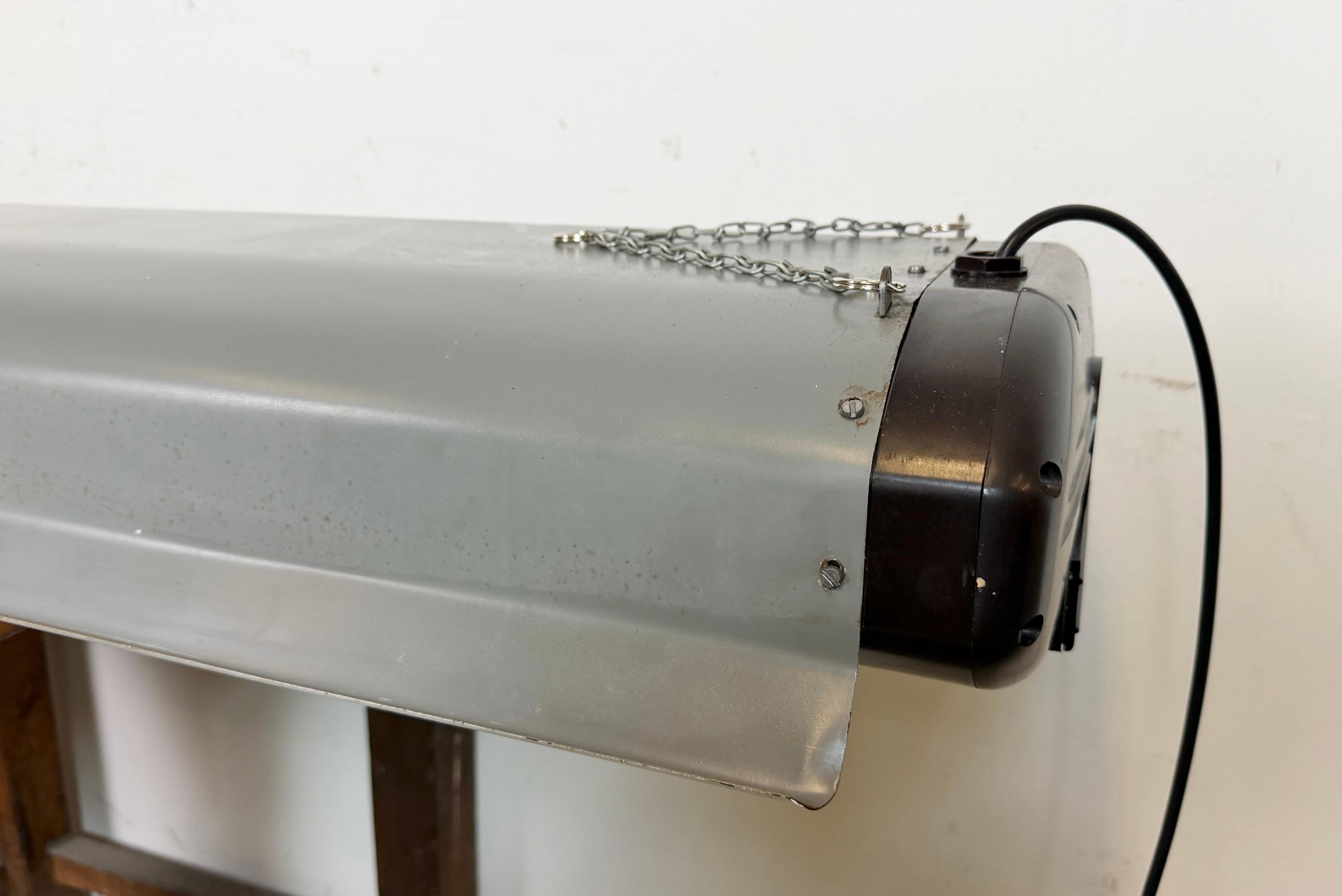 Lámpara industrial gris de tubo colgante de Elektrosvit, años 1960 en venta 7