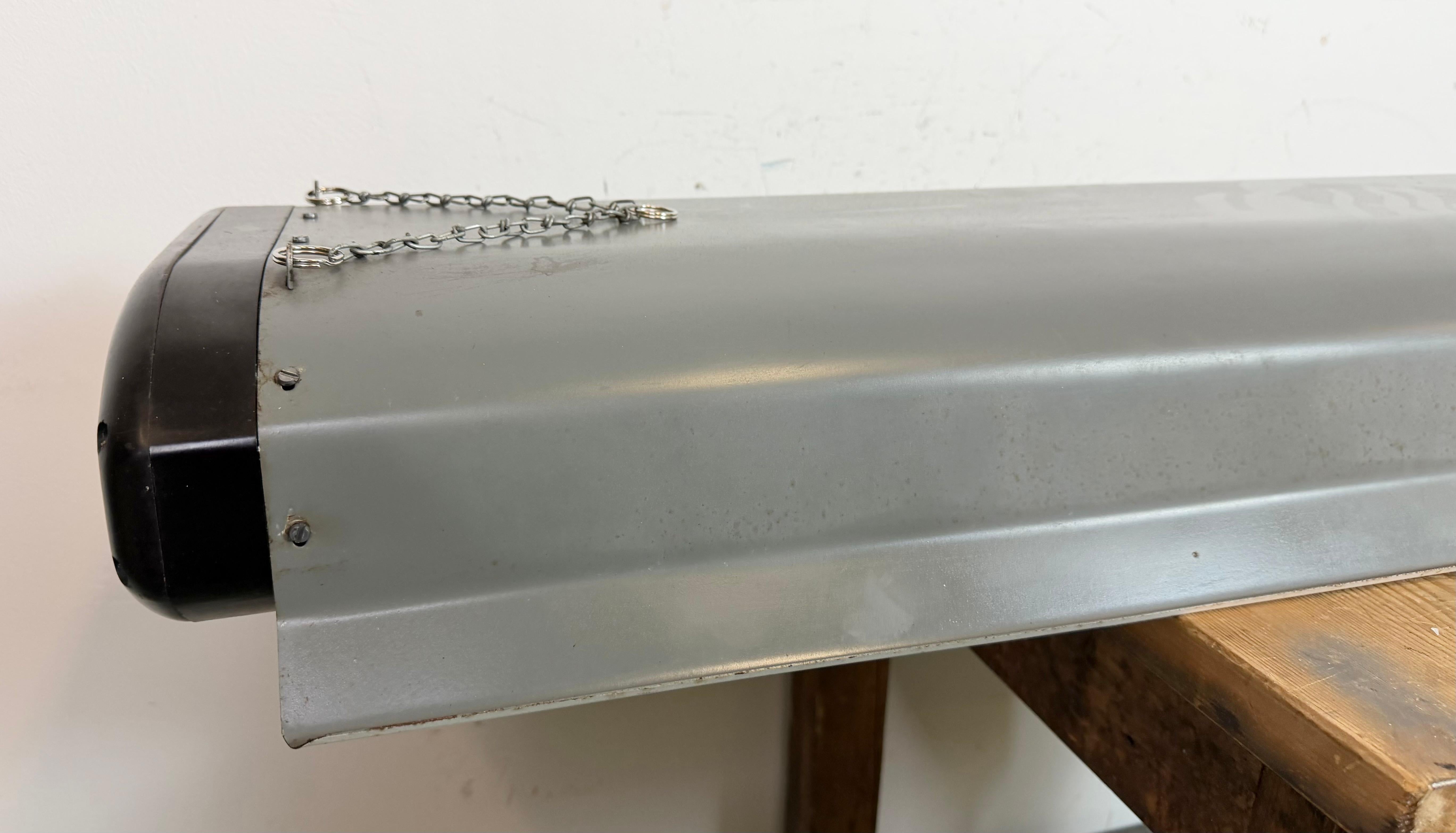 Lámpara industrial gris de tubo colgante de Elektrosvit, años 1960 en venta 8