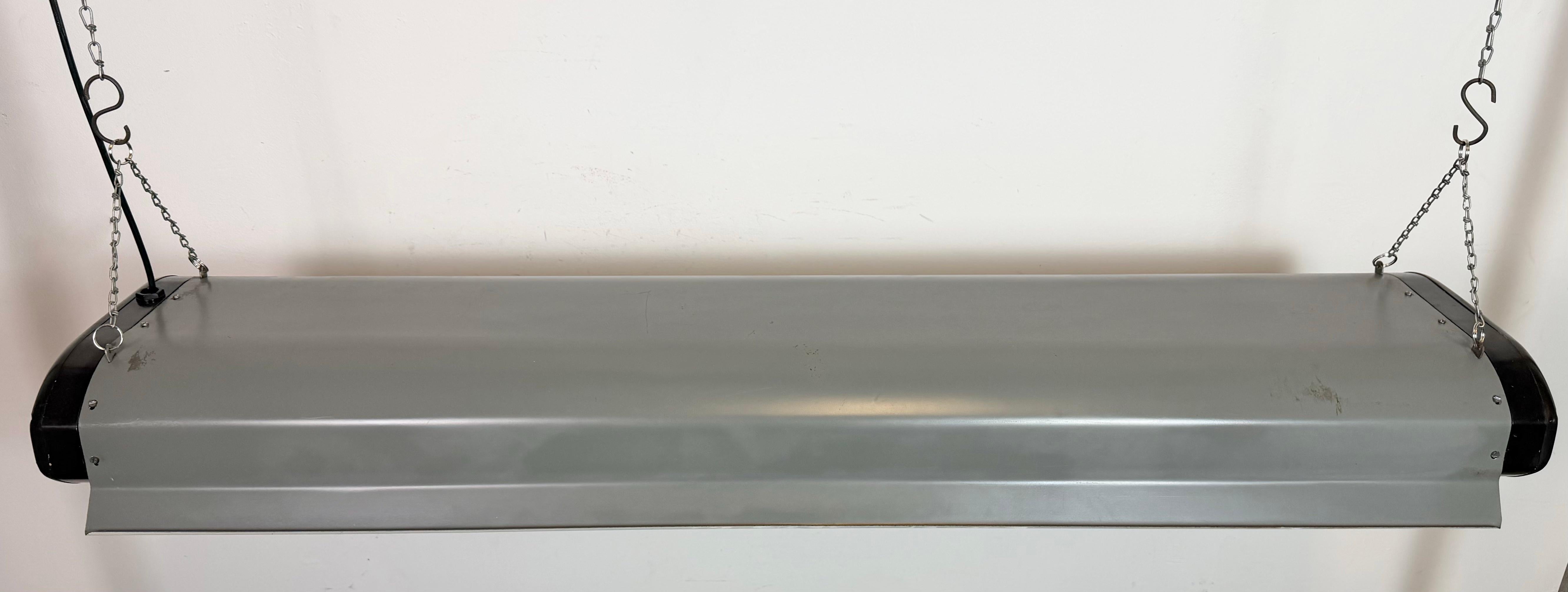 Lámpara industrial gris de tubo colgante de Elektrosvit, años 1960 Industrial en venta