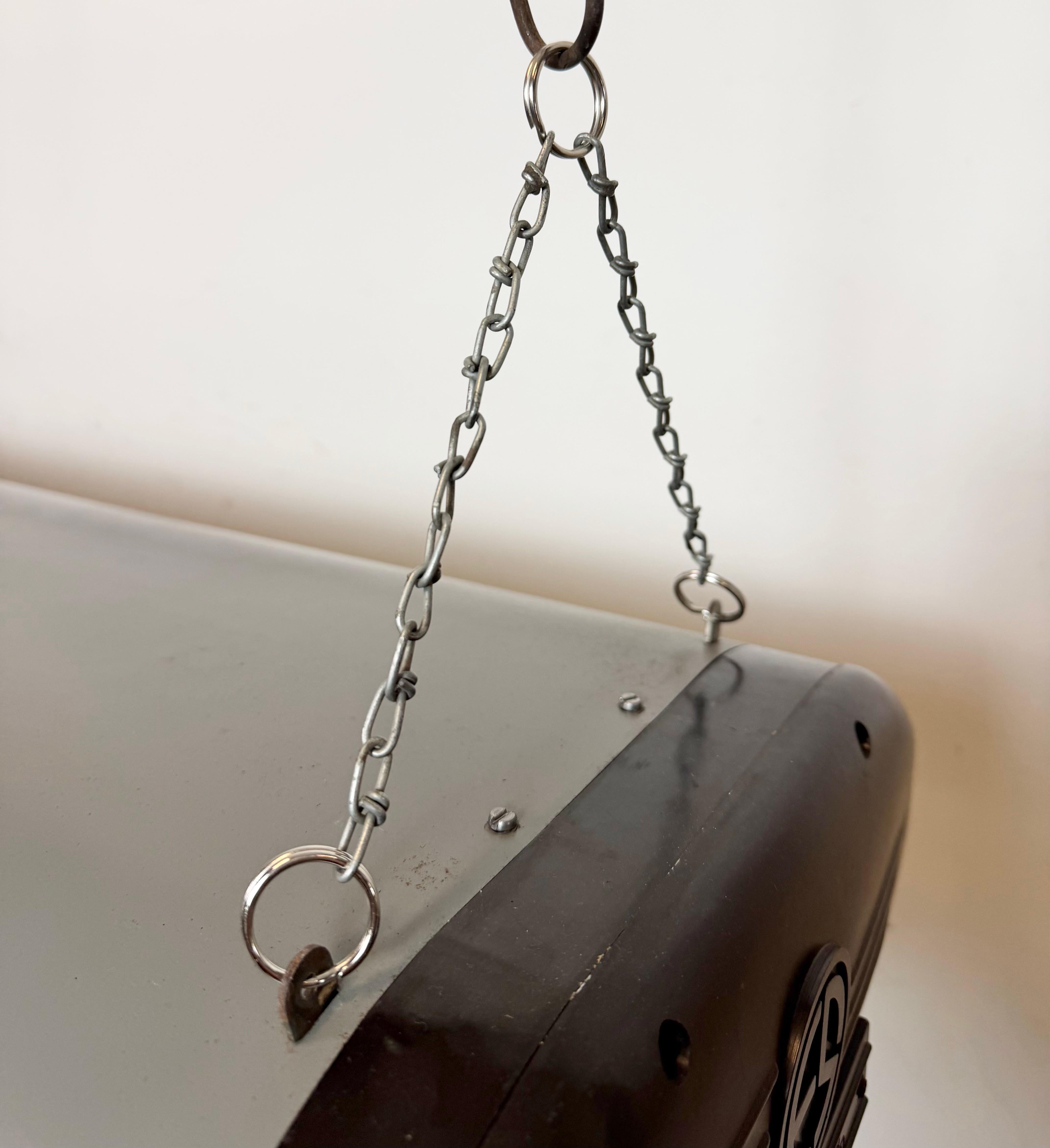 Lámpara industrial gris de tubo colgante de Elektrosvit, años 1960 Hierro en venta