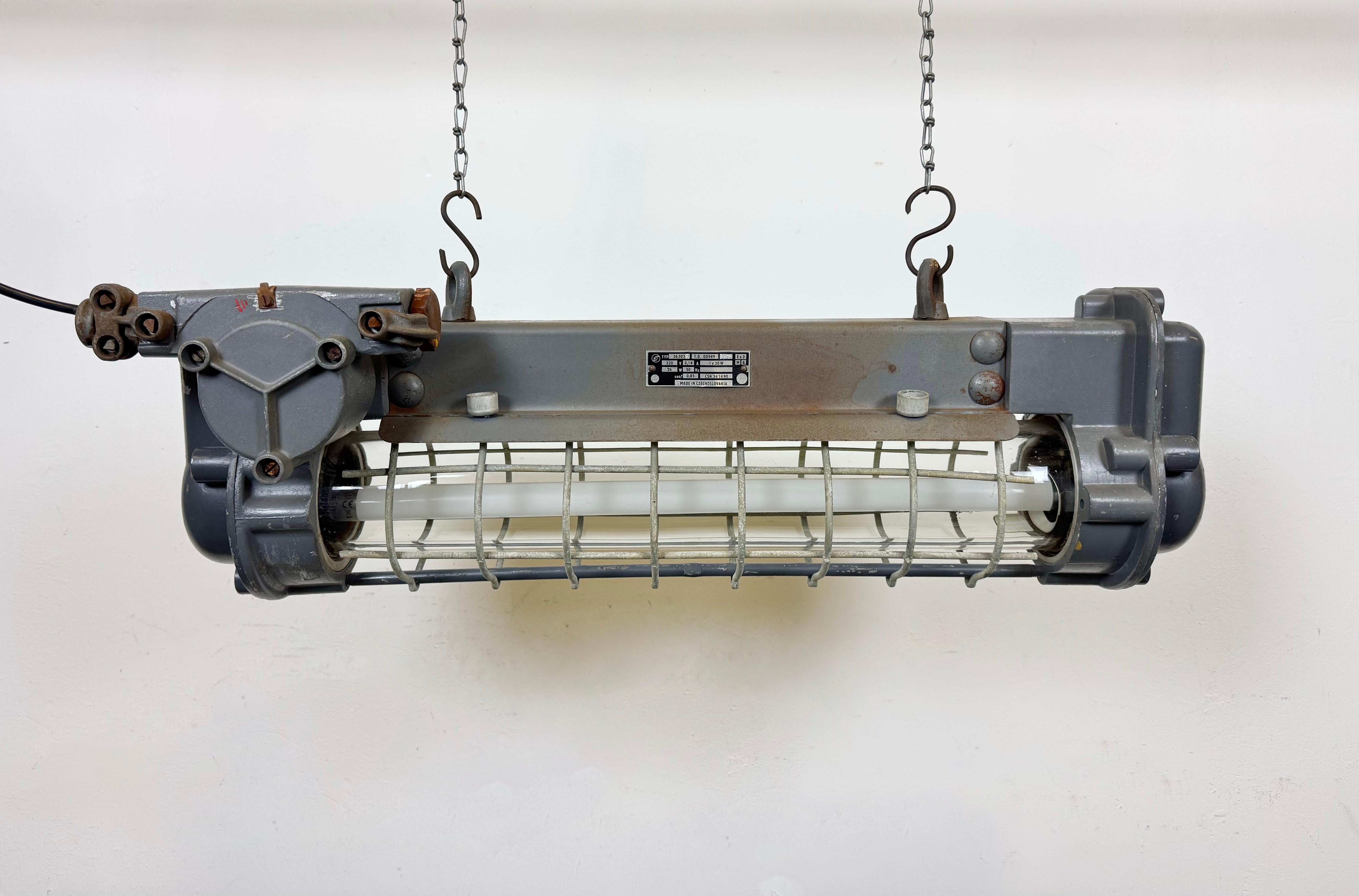 This industrial tube light was made by Elektrosvit in former Czechoslovakia during the 1970s. It is made of an aluminium ,a glass and an iron.. The light is converted into one Led T8, 60 cm light tube. The weight of the lamp is 15 kg. Light tube is