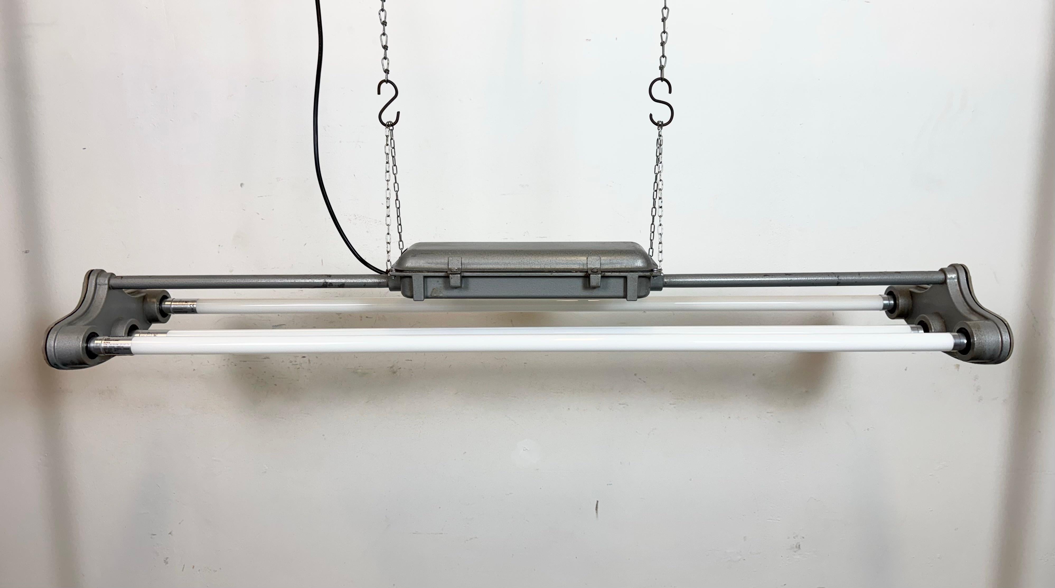 This industrial tube light was made by Polam Gdansk in Poland during the 1970s. It features an aluminium body  in grey hammerpaint color .The light is converted into three LED T8, 120 cm light tubes. The weight of the lamp is 4,2 kg. Light tubes are