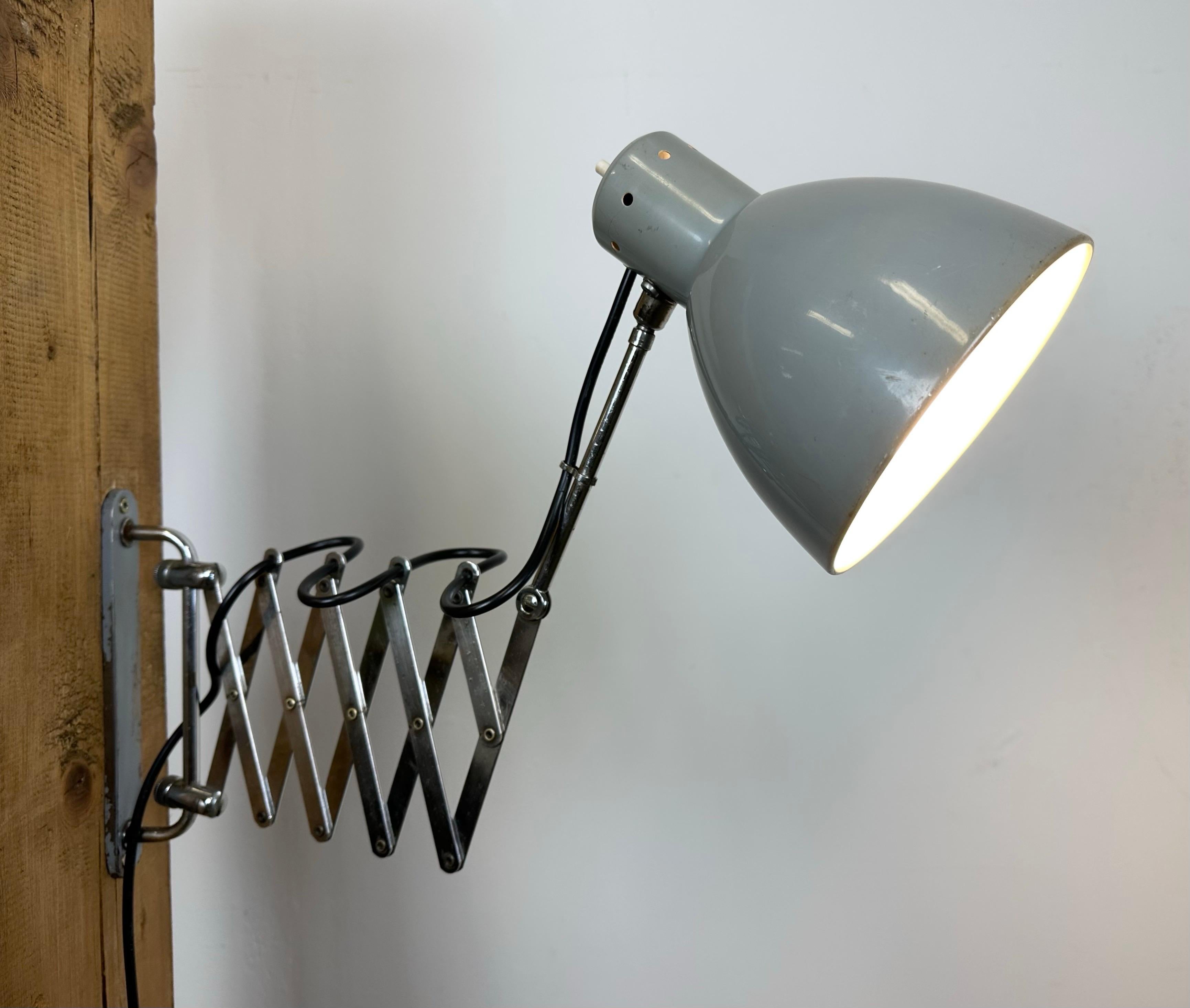 Grey Industrial Italian Scissor Wall Lamp, 1960s For Sale 9