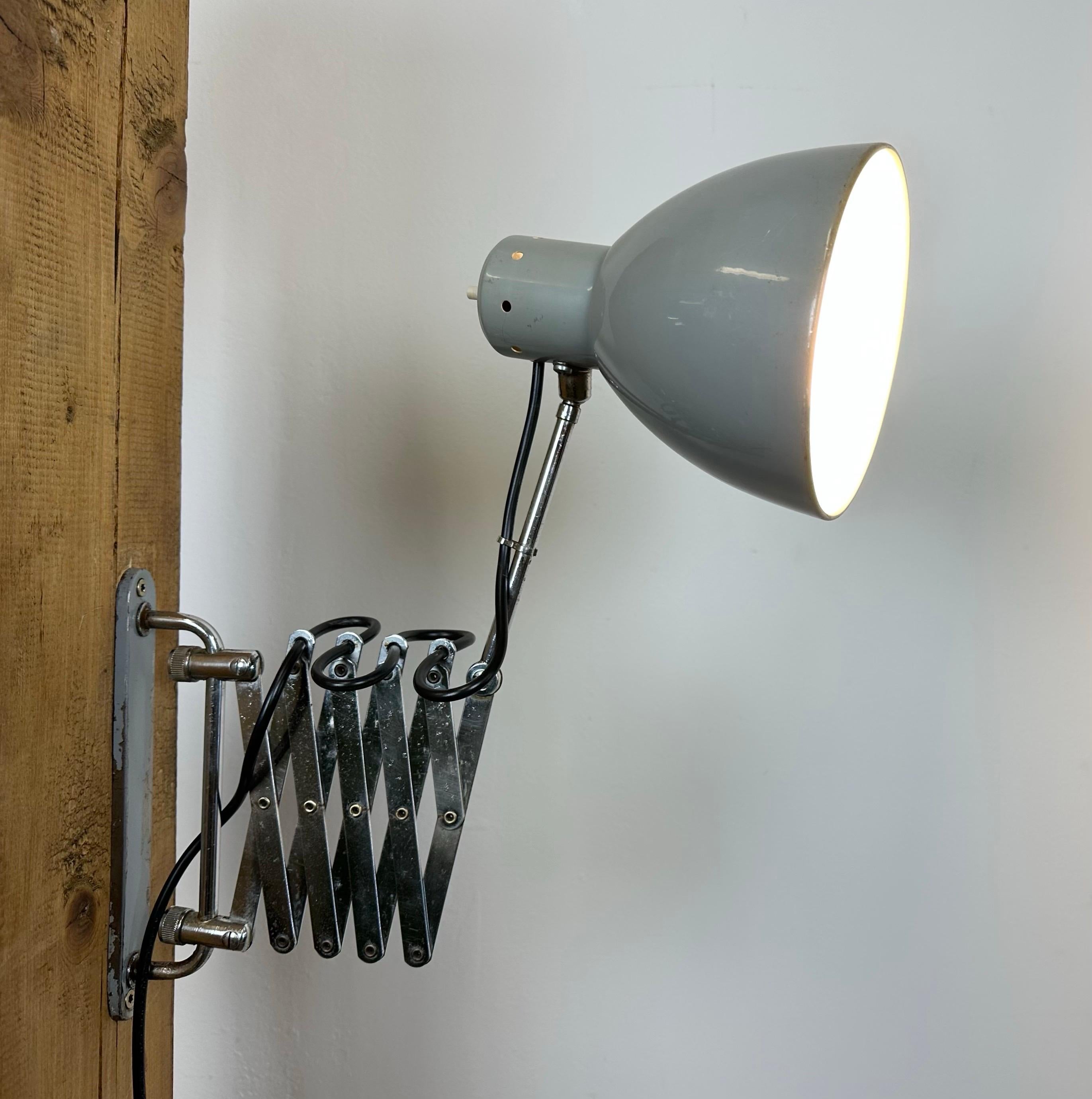 Grey Industrial Italian Scissor Wall Lamp, 1960s For Sale 12
