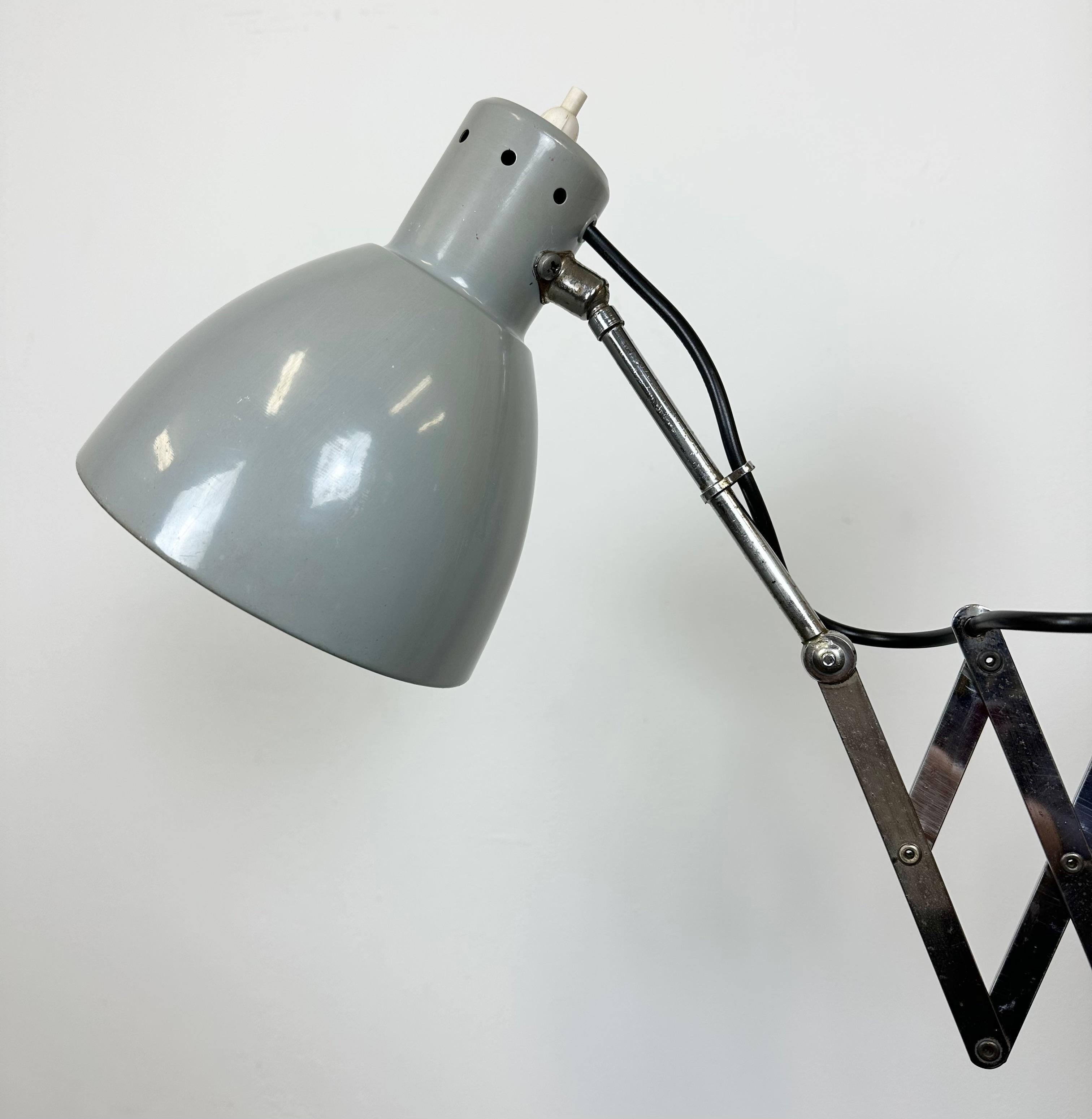 Grey Industrial Italian Scissor Wall Lamp, 1960s In Good Condition For Sale In Kojetice, CZ