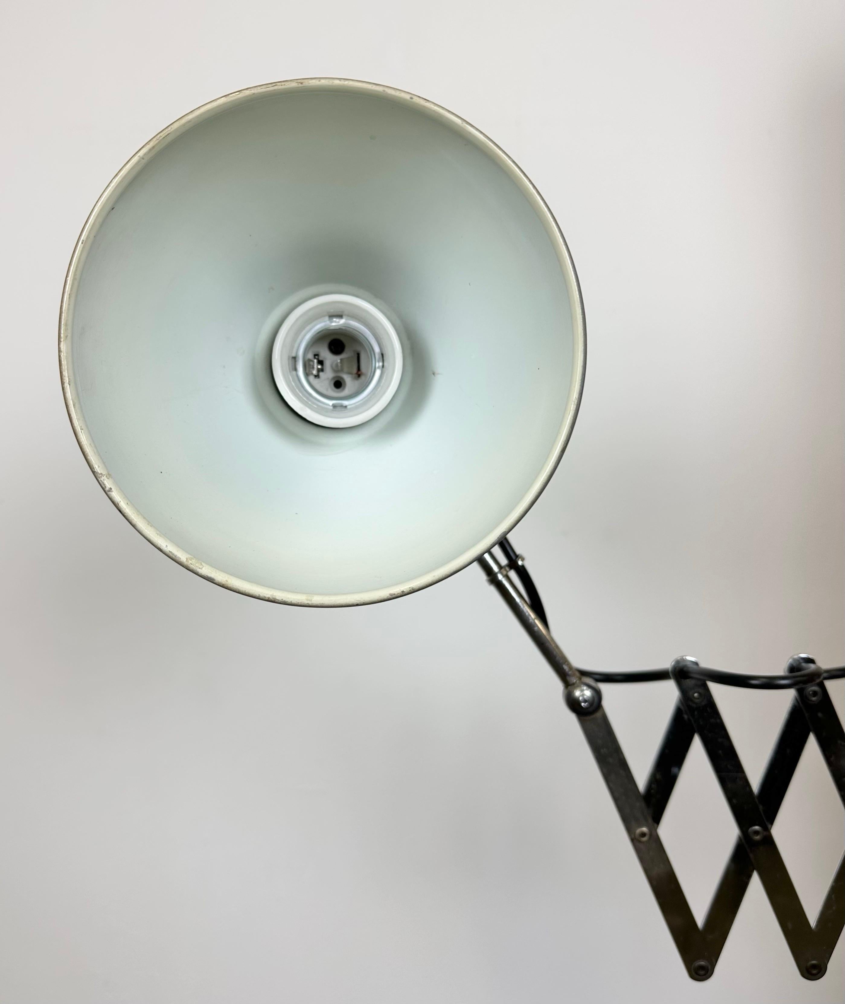 Grey Industrial Italian Scissor Wall Lamp, 1960s For Sale 1