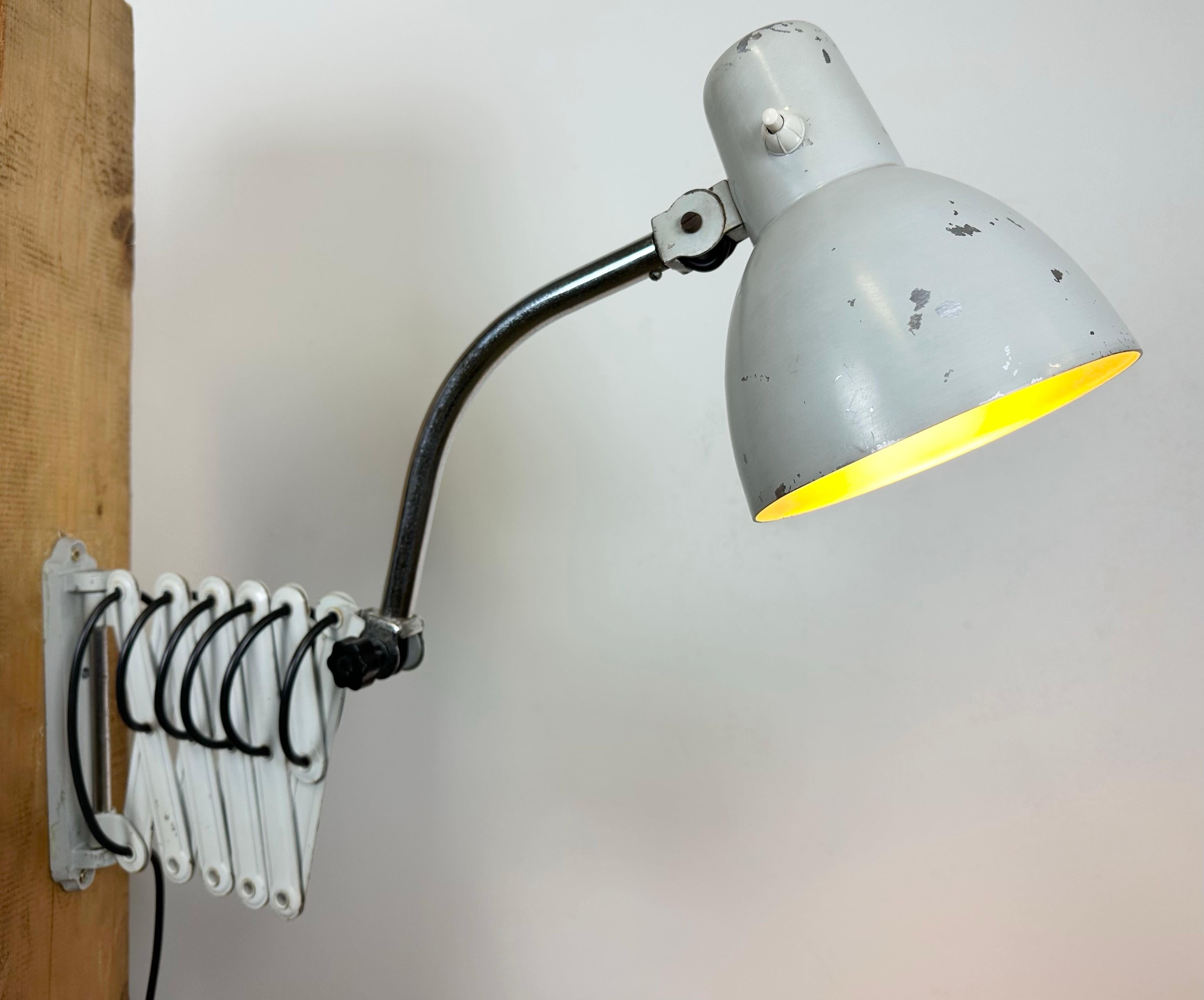 Grey Industrial Italian Scissor Wall Lamp from Raptek Milano, 1960s For Sale 10