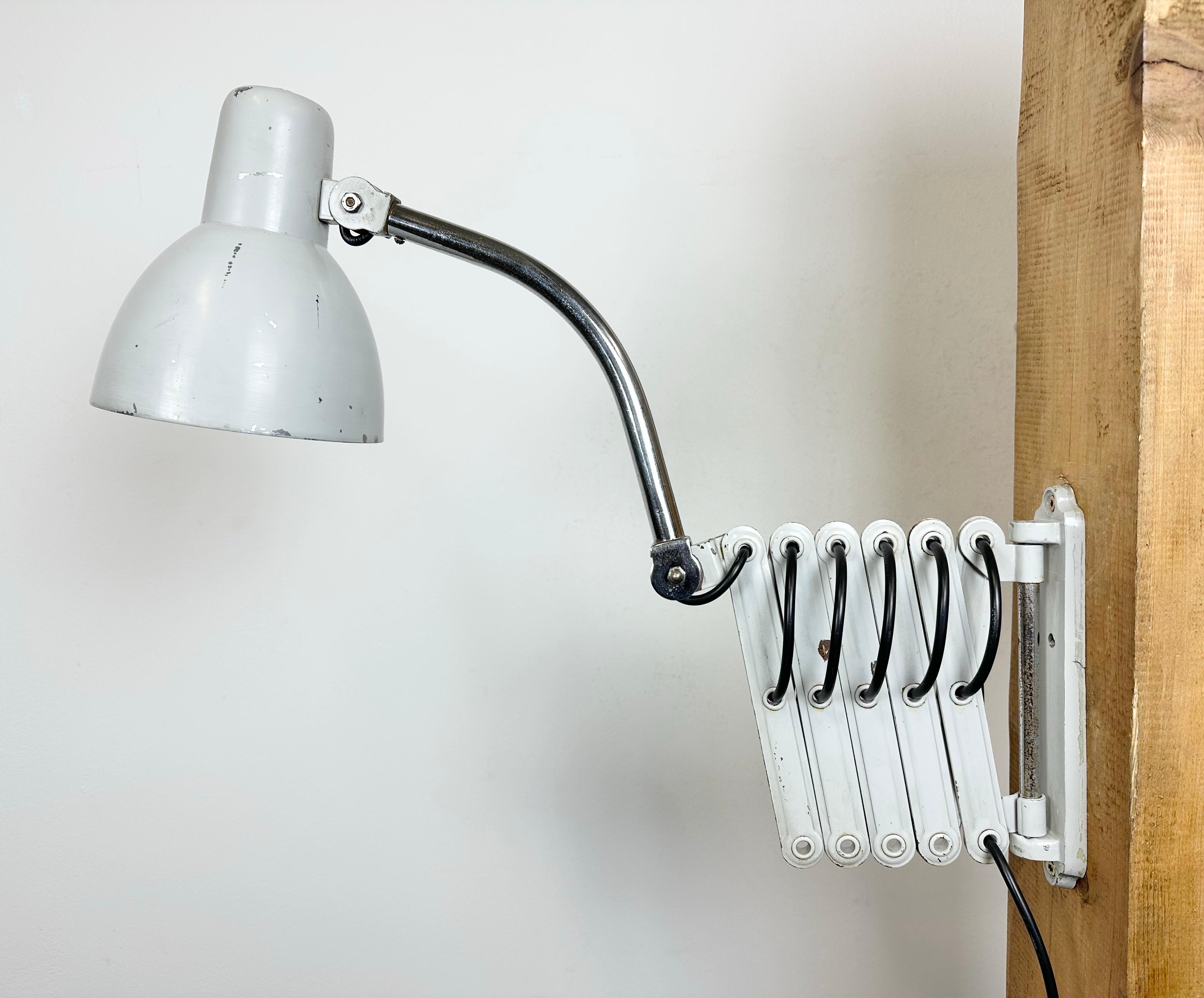 Grey Industrial Italian Scissor Wall Lamp from Raptek Milano, 1960s For Sale 1