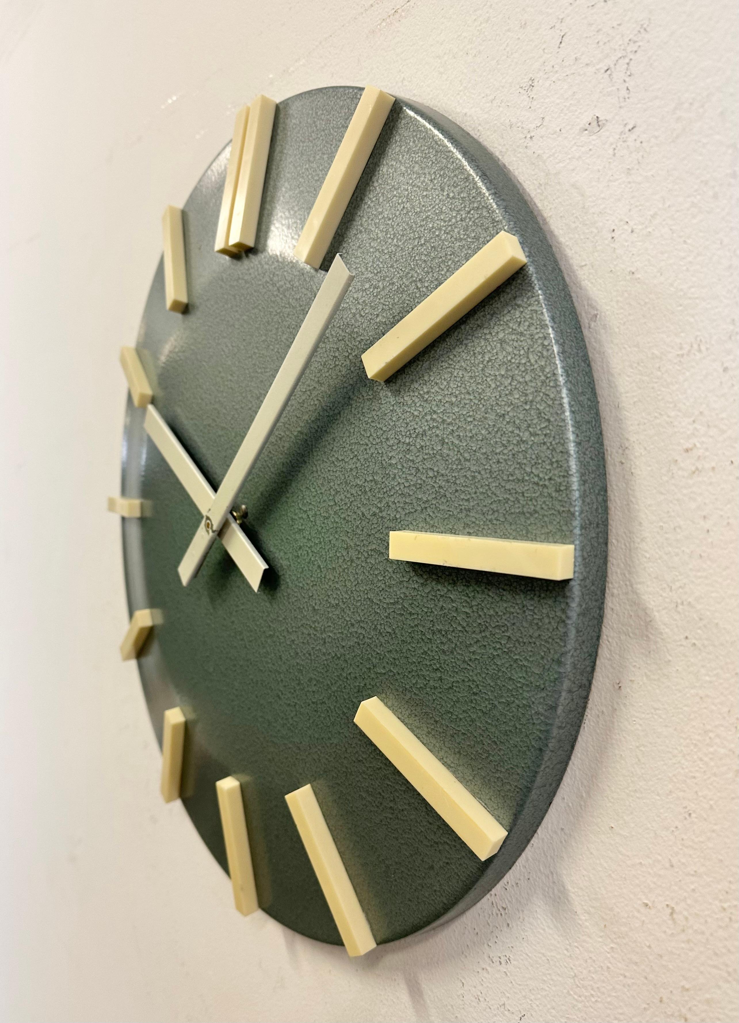 Grey Industrial Office Wall Clock from Pragotron, 1970s In Good Condition For Sale In Kojetice, CZ
