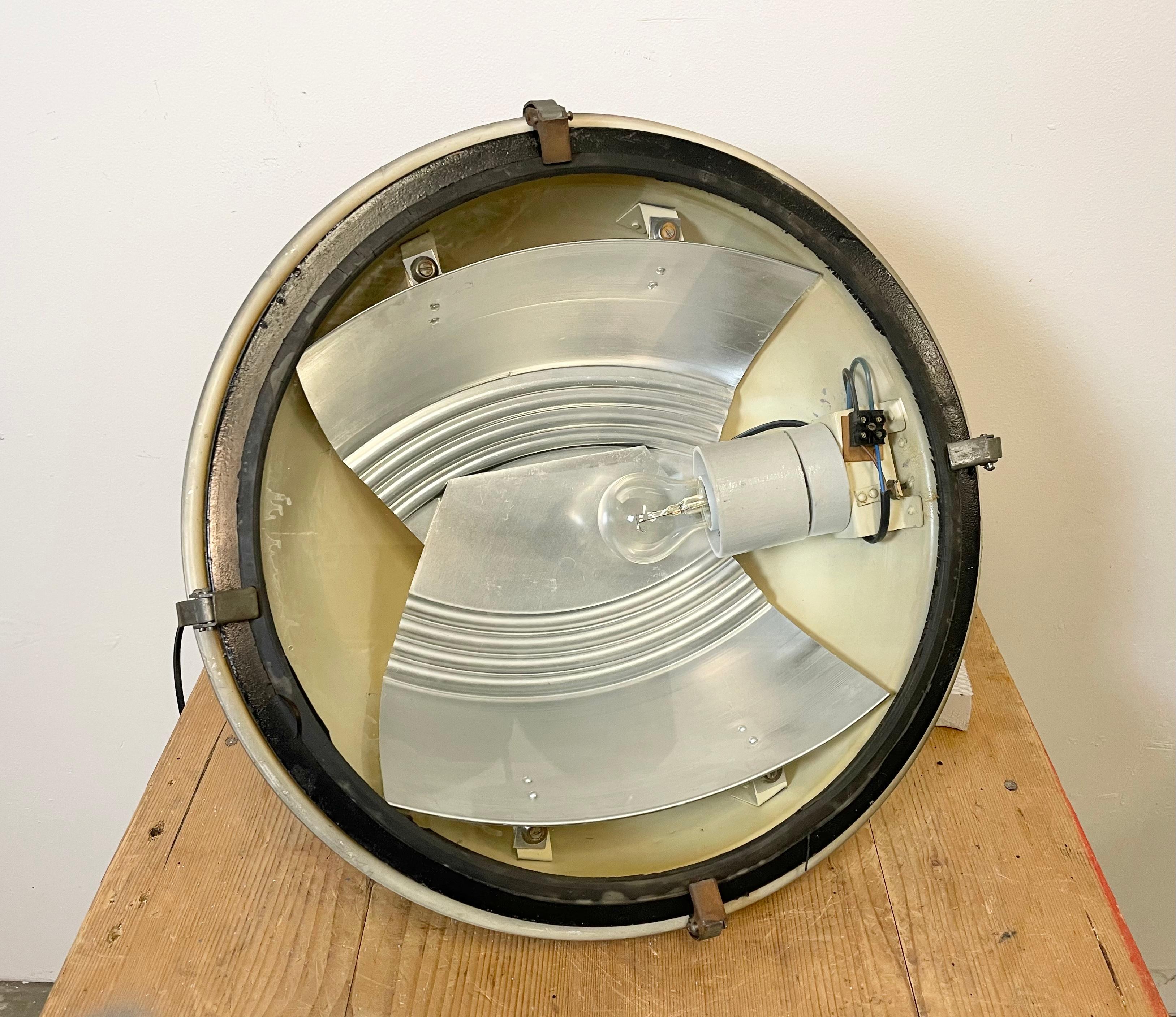 Lampe à suspension industrielle grise avec couvercle en verre transparent, années 1970 en vente 7
