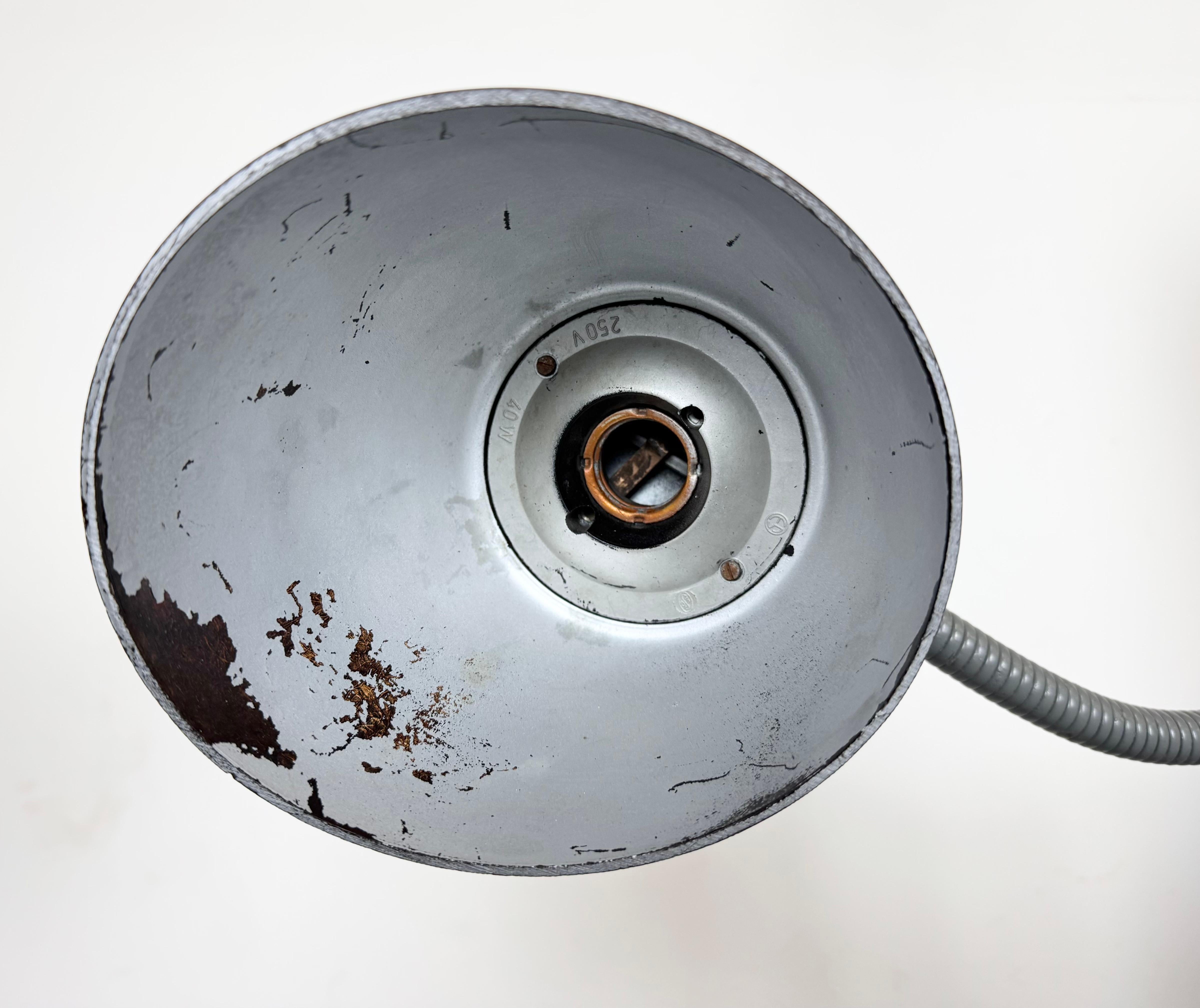 Lámpara de pared de tijera industrial gris de Elektroinstala, años 60 en venta 3