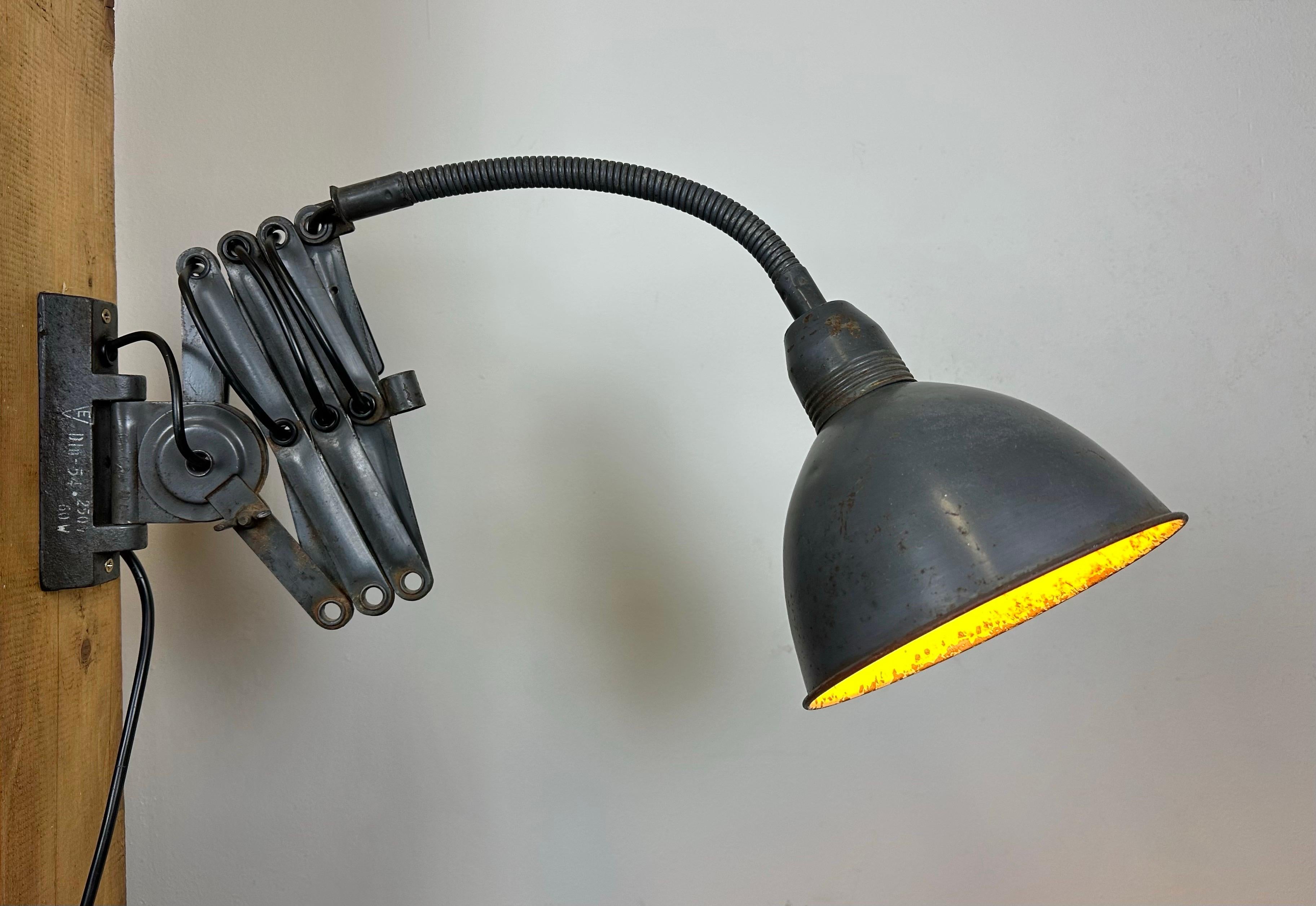 Grey Industrial Scissor Wall Lamp from Elektroinstala, 1960s For Sale 4
