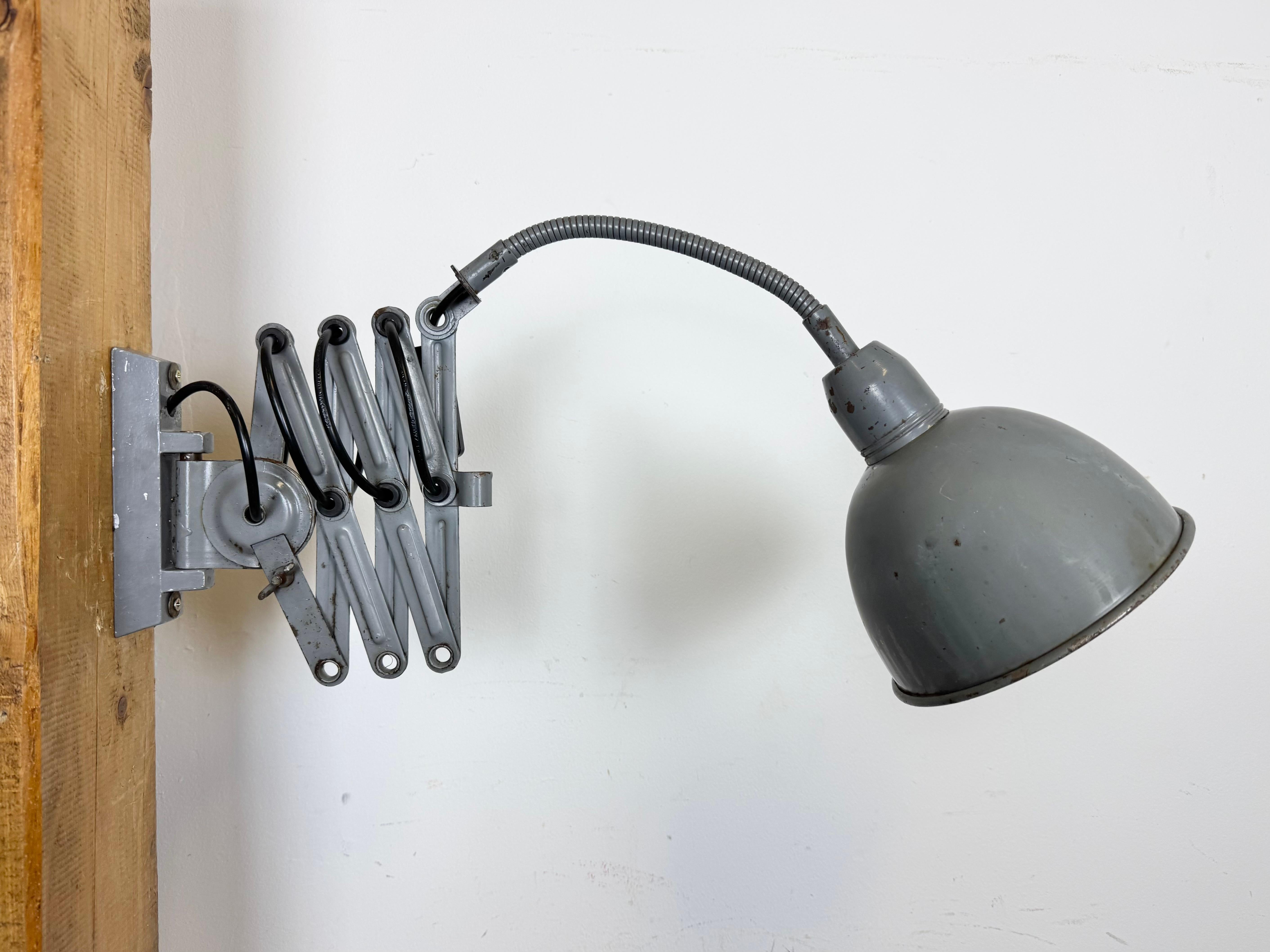 Grey Industrial Scissor Wall Lamp from Elektroinstala, 1960s For Sale 6
