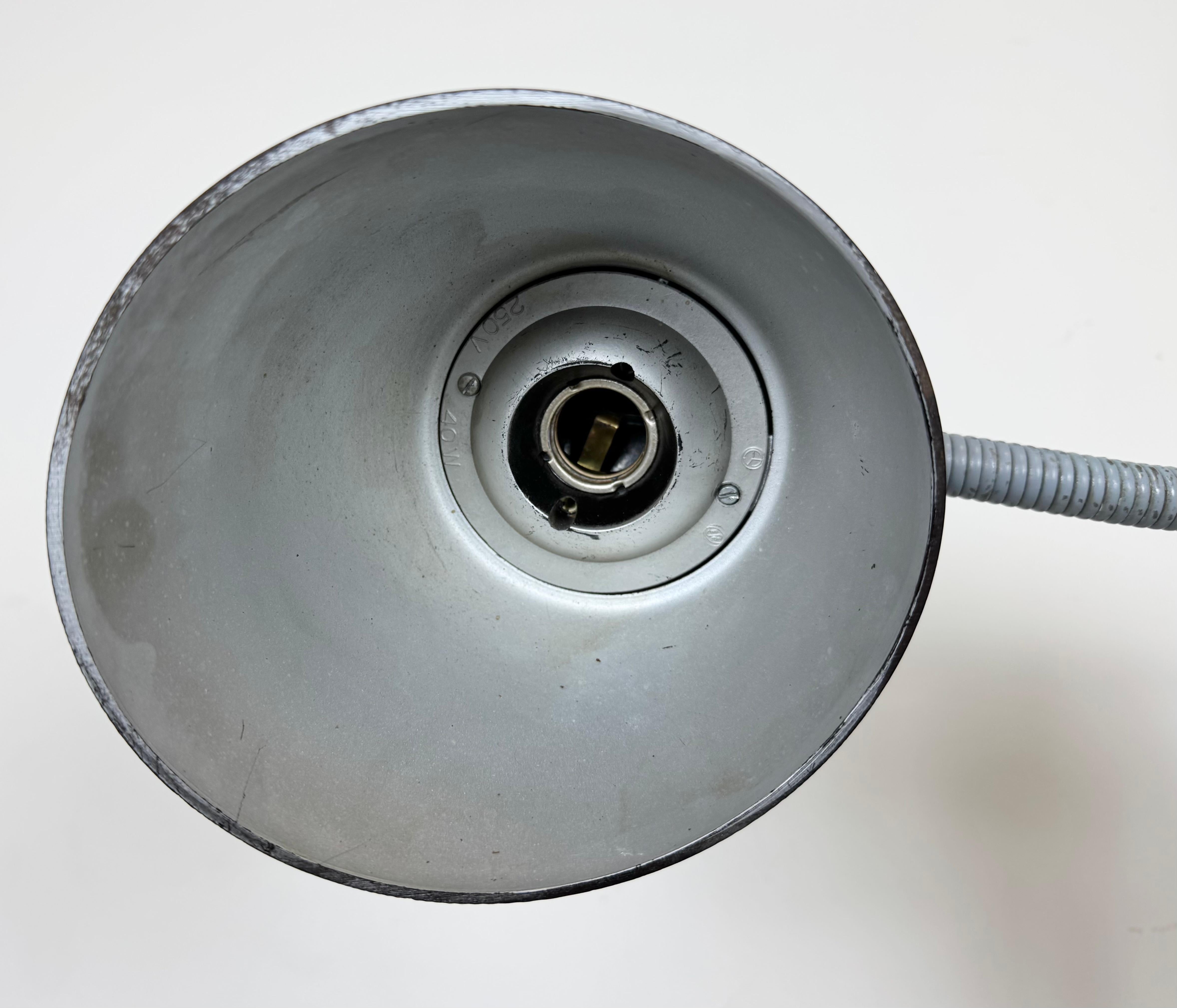 Lámpara de pared de tijera industrial gris de Elektroinstala, años 60 en venta 5