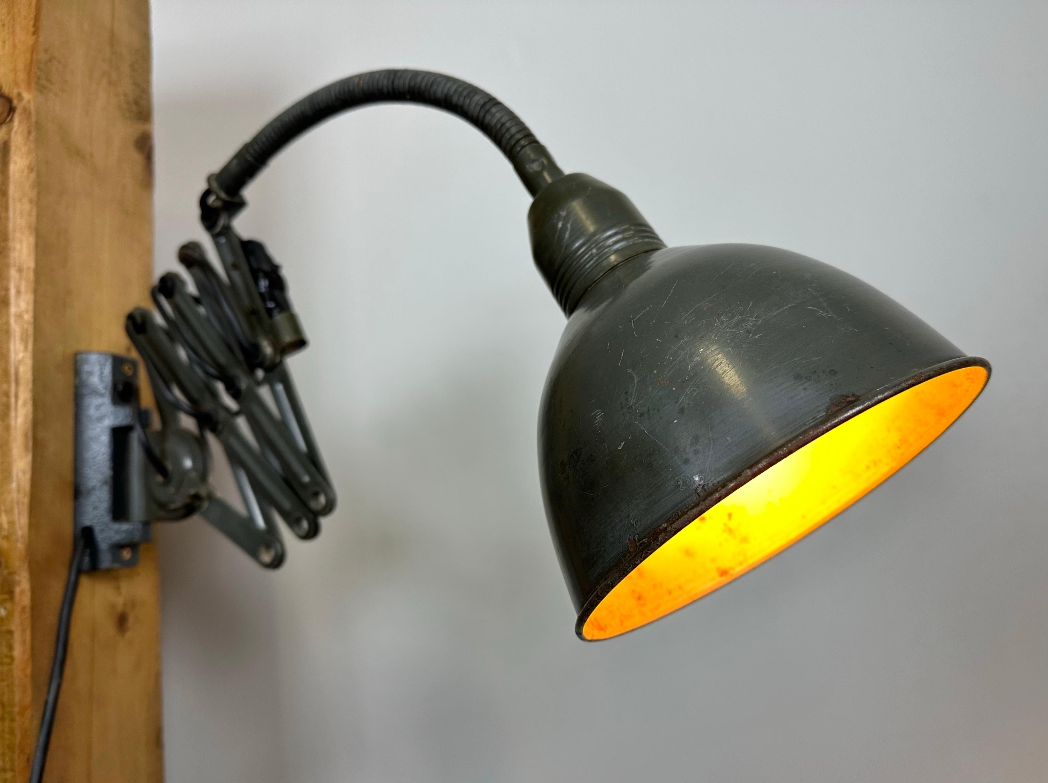Grey Industrial Scissor Wall Lamp from Elektroinstala, 1960s For Sale 7