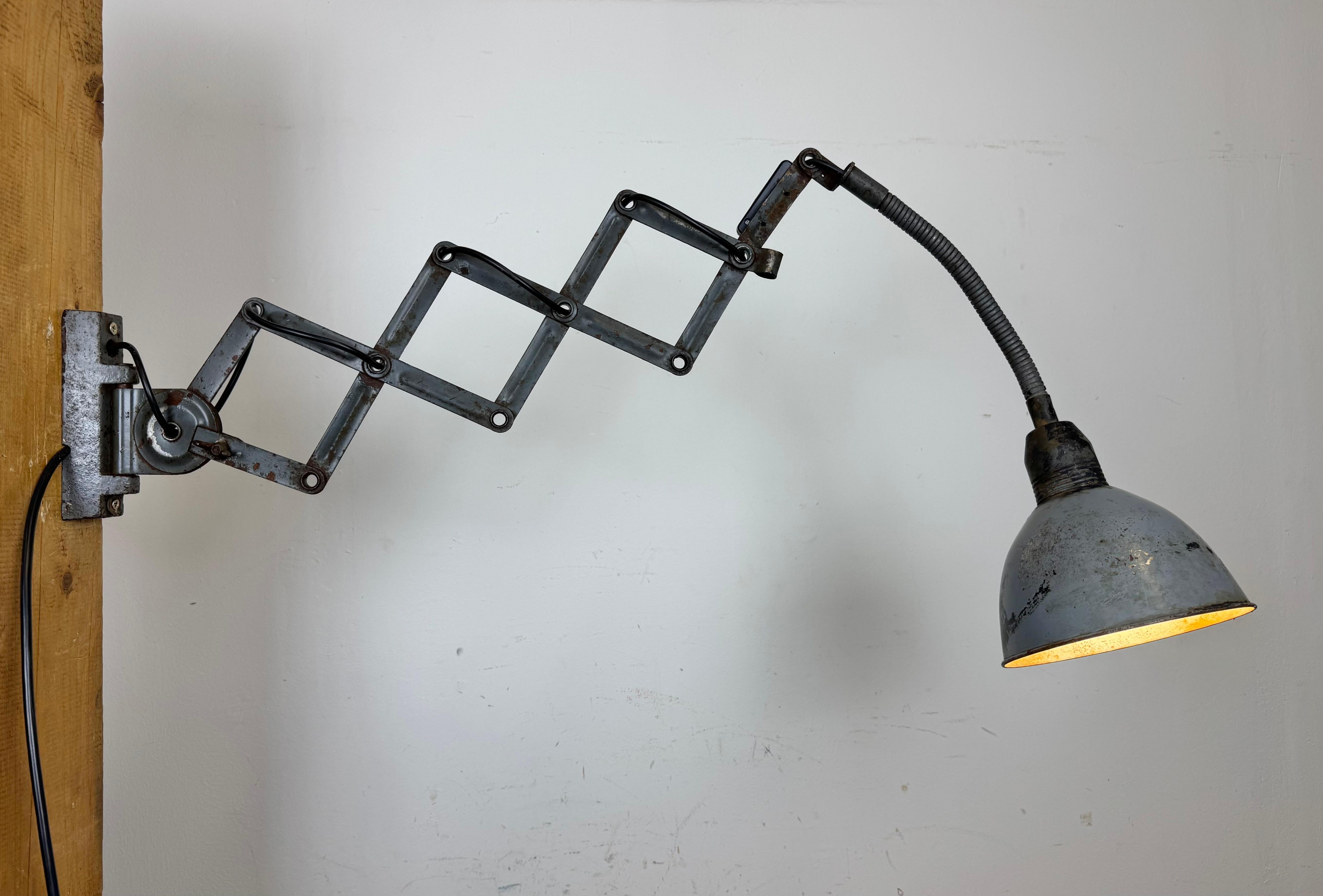 Grey Industrial Scissor Wall Lamp from Elektroinstala, 1960s For Sale 7
