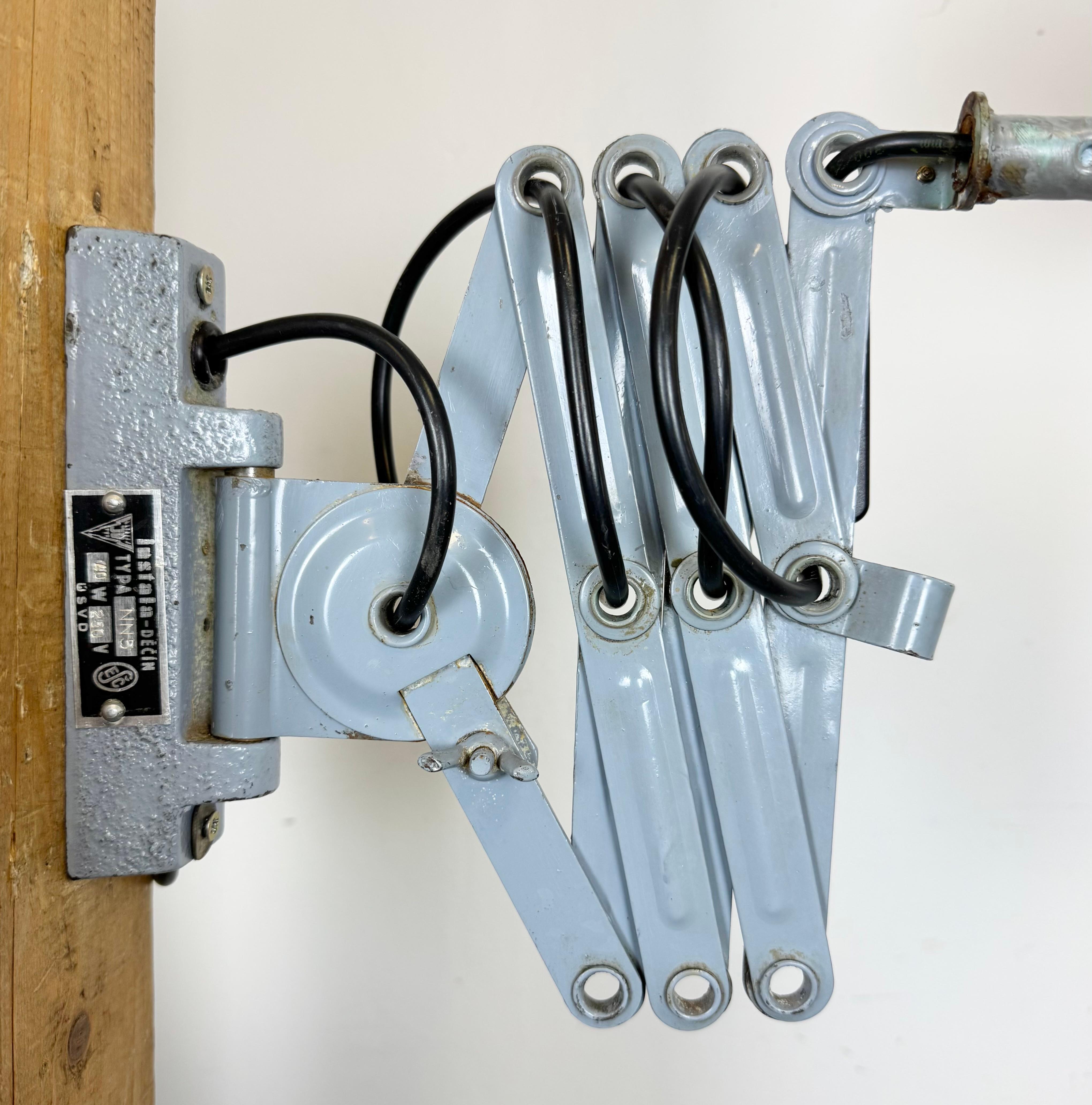 Lámpara de pared de tijera industrial gris de Elektroinstala, años 60 en venta 6