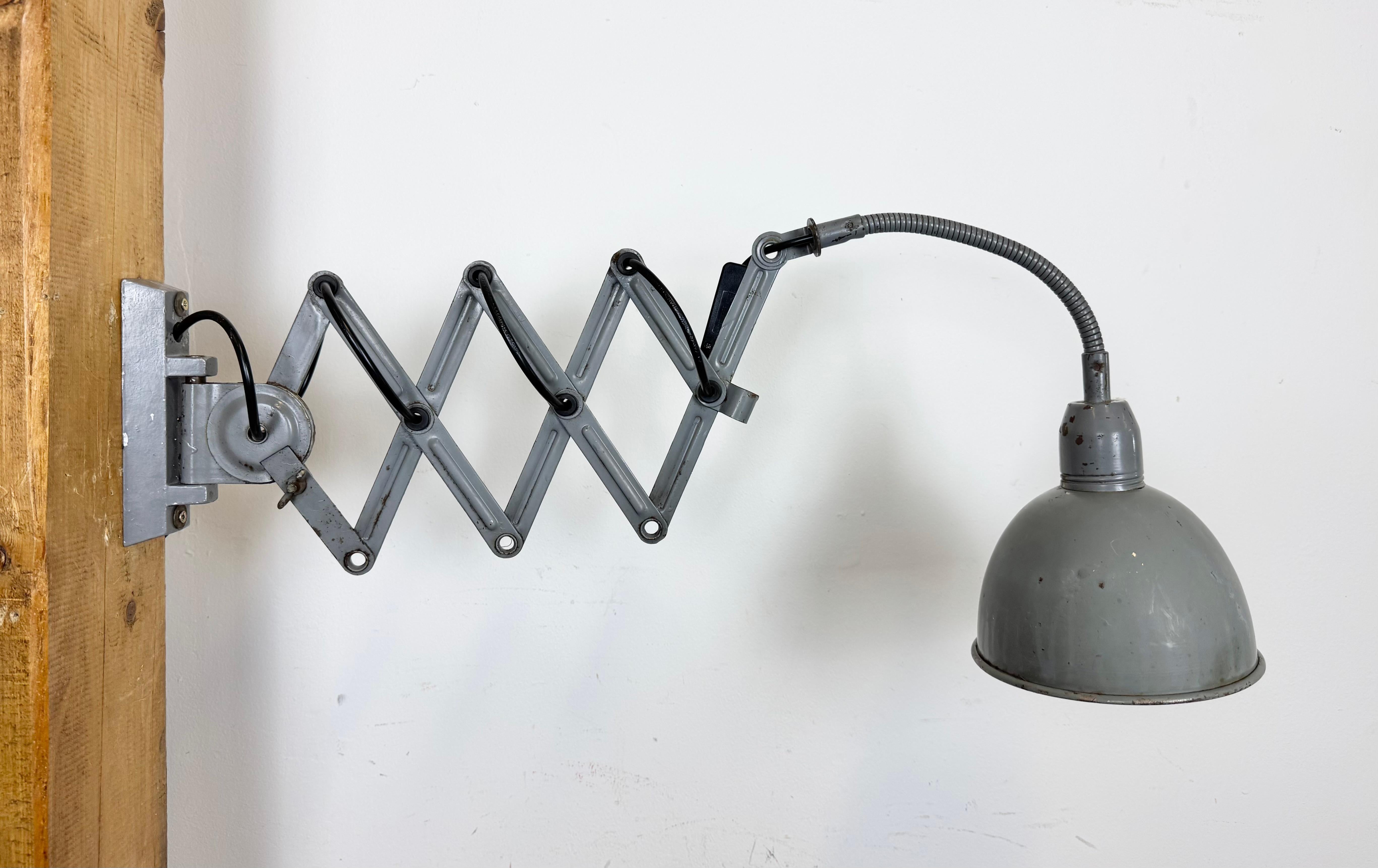 Grey Industrial Scissor Wall Lamp from Elektroinstala, 1960s For Sale 8