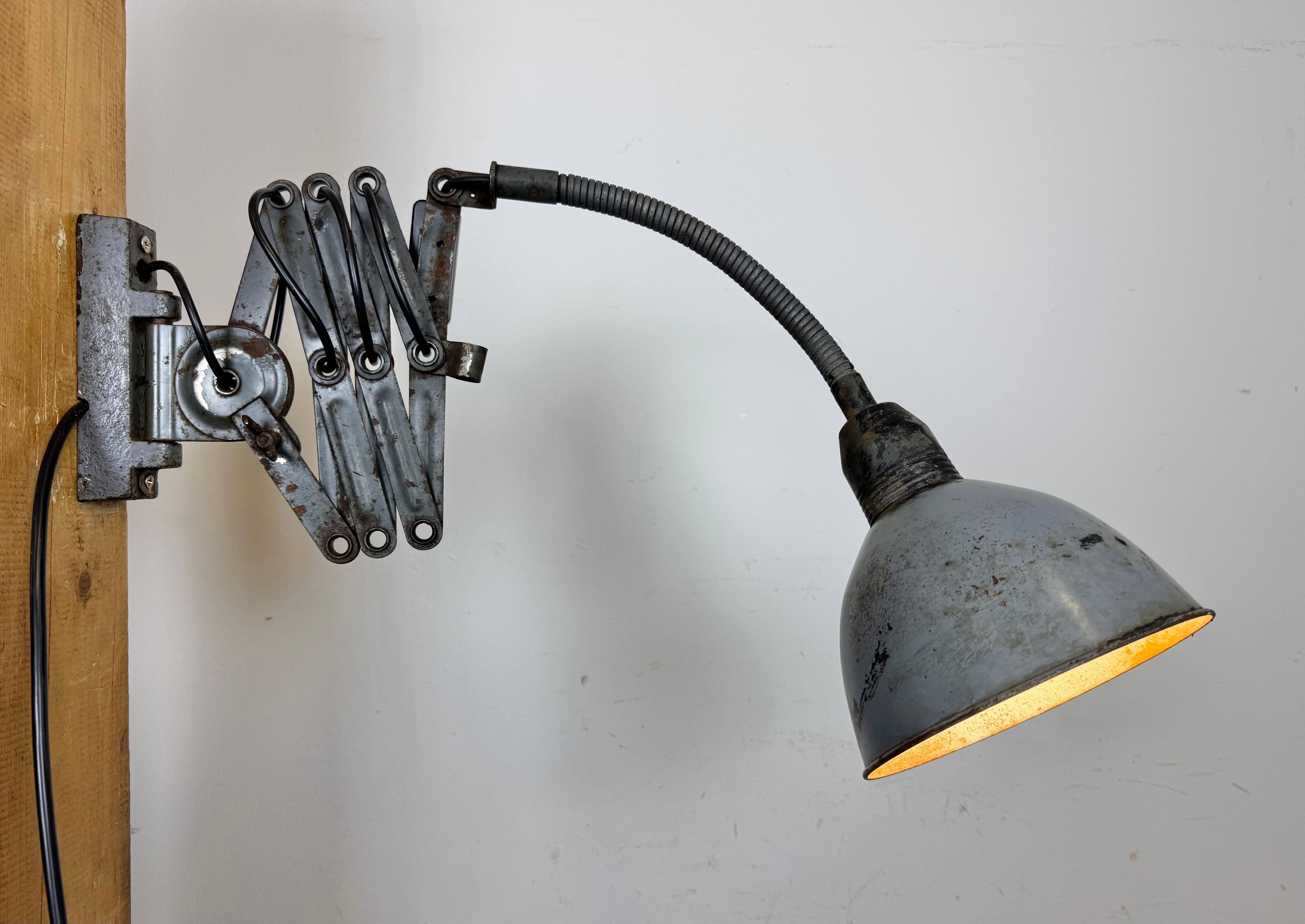 Grey Industrial Scissor Wall Lamp from Elektroinstala, 1960s For Sale 9