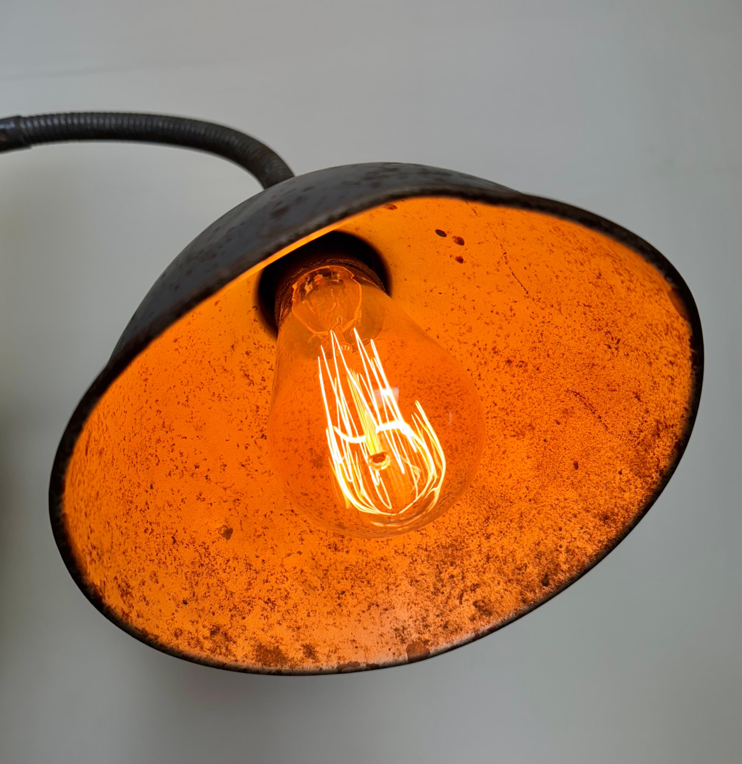 Lampada da parete a forbice industriale grigia di Elektroinstala, anni '60 in vendita 9