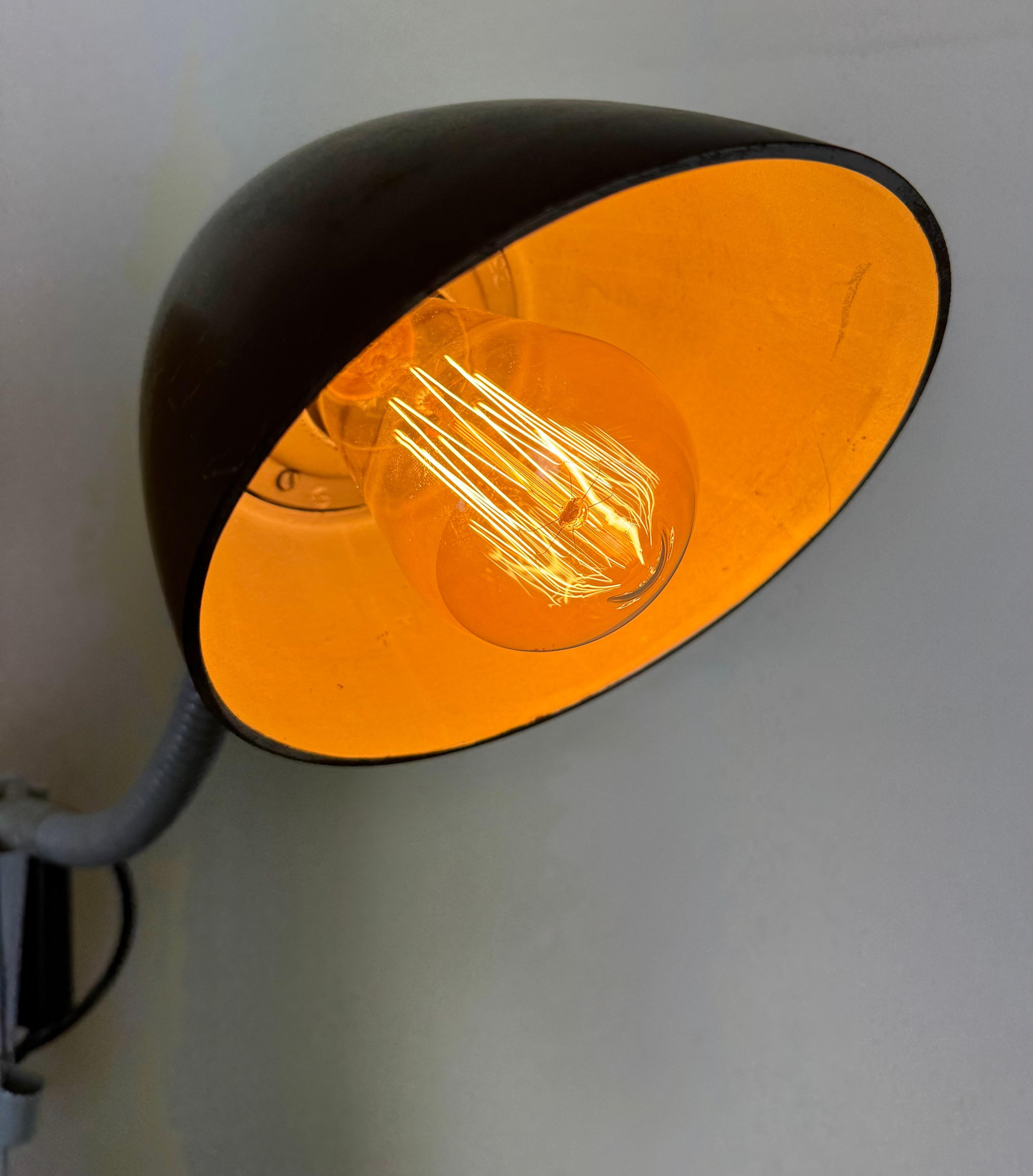 Lámpara de pared de tijera industrial gris de Elektroinstala, años 60 en venta 9