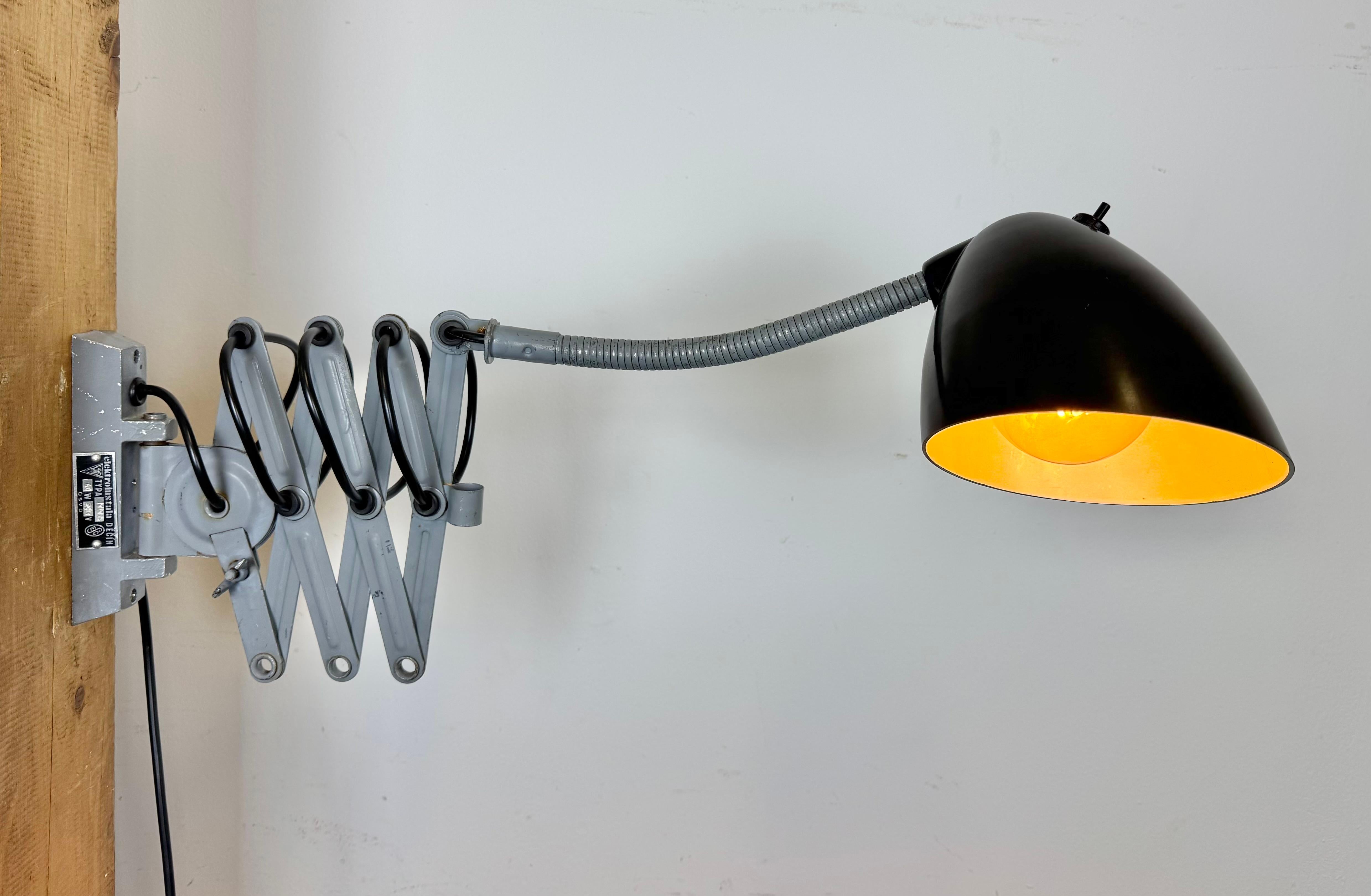 Graue Industrielle Schere-Wandleuchte von Elektroinstala, 1960er Jahre im Angebot 13