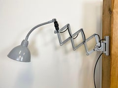 Graue industrielle Schere-Wandleuchte von Elektroinstala, 1960er Jahre