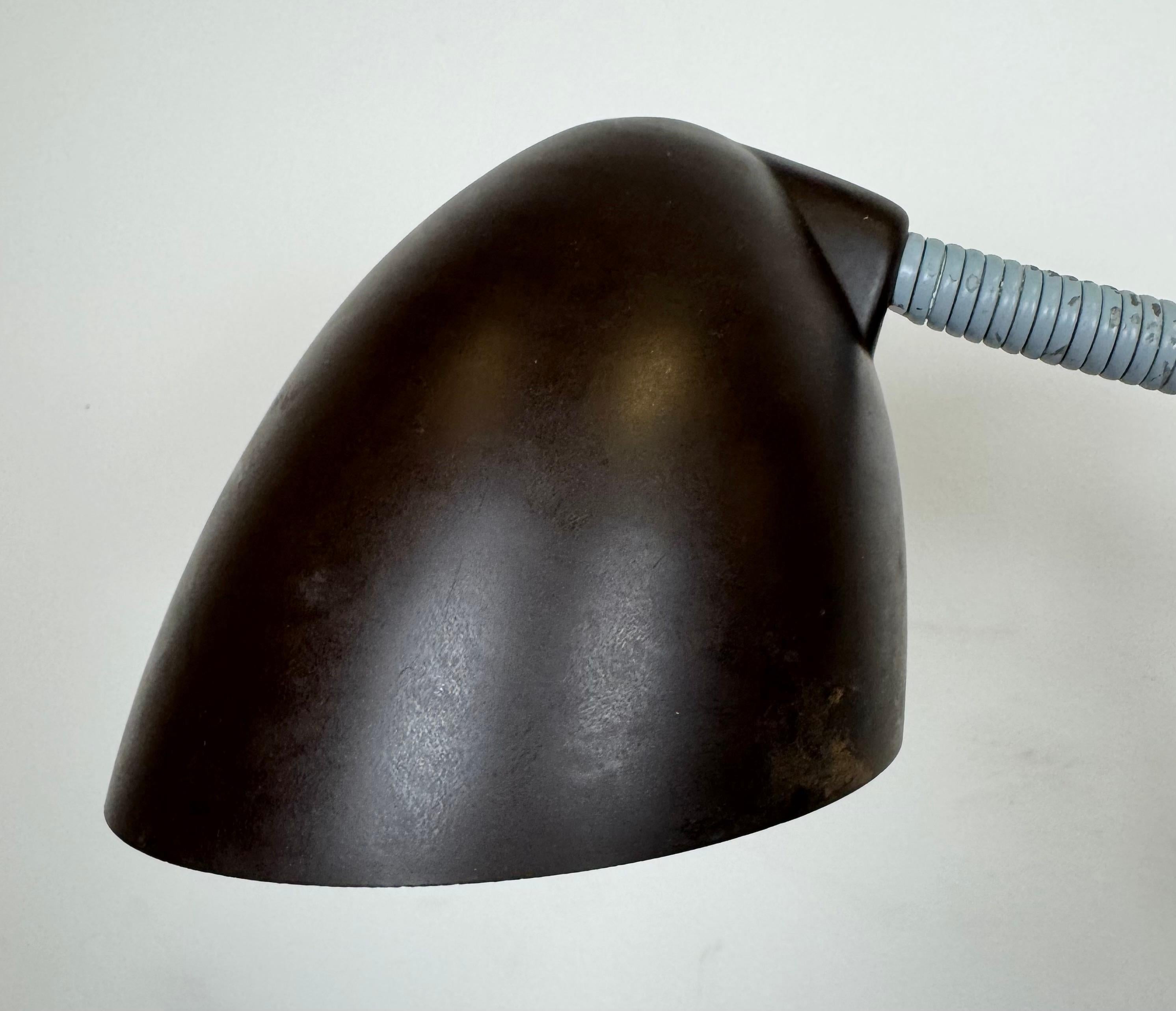 Lámpara de pared de tijera industrial gris de Elektroinstala, años 60 siglo XX en venta