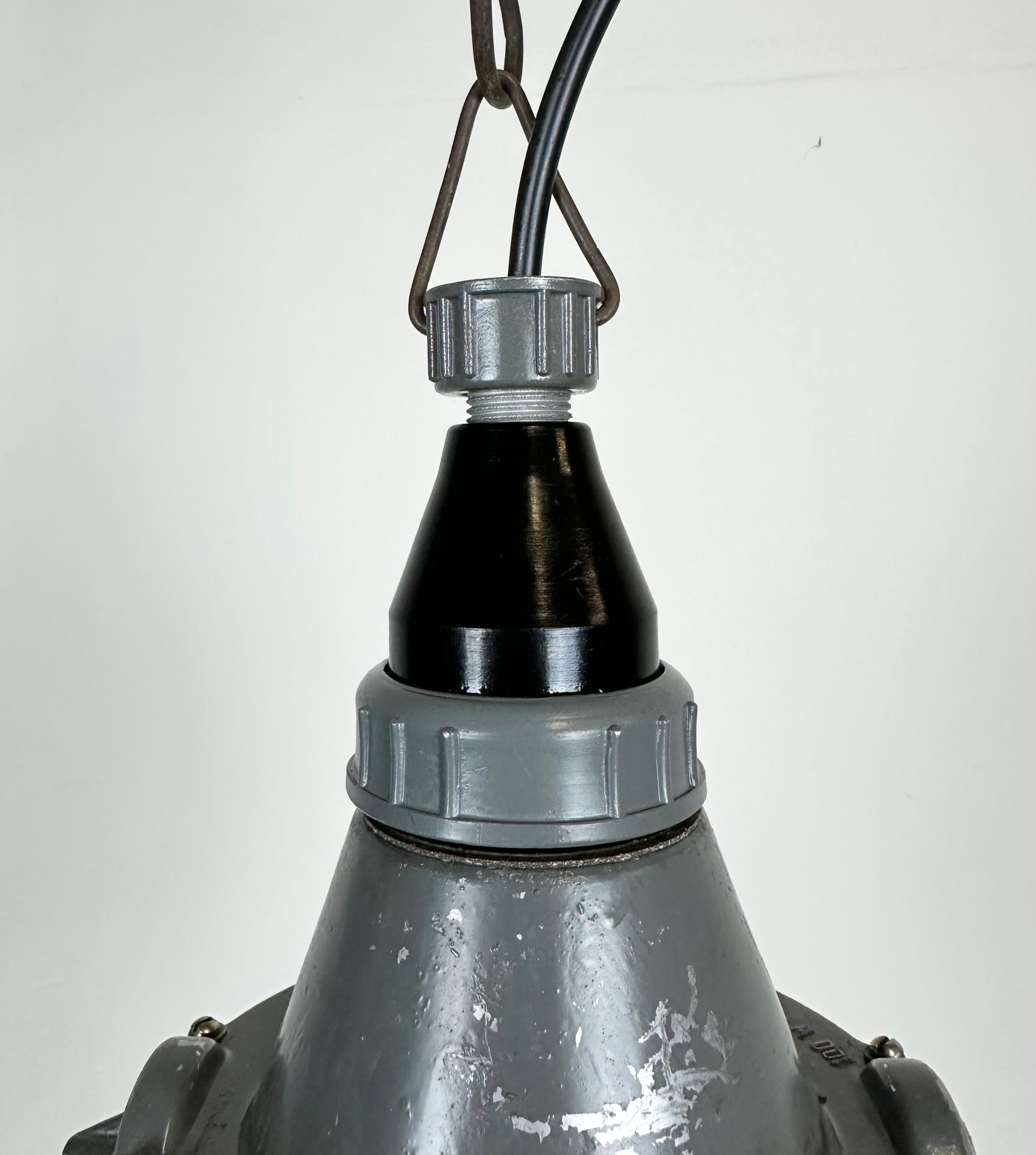 Grey Industrial Soviet Pendant Light, 1960s In Good Condition For Sale In Kojetice, CZ