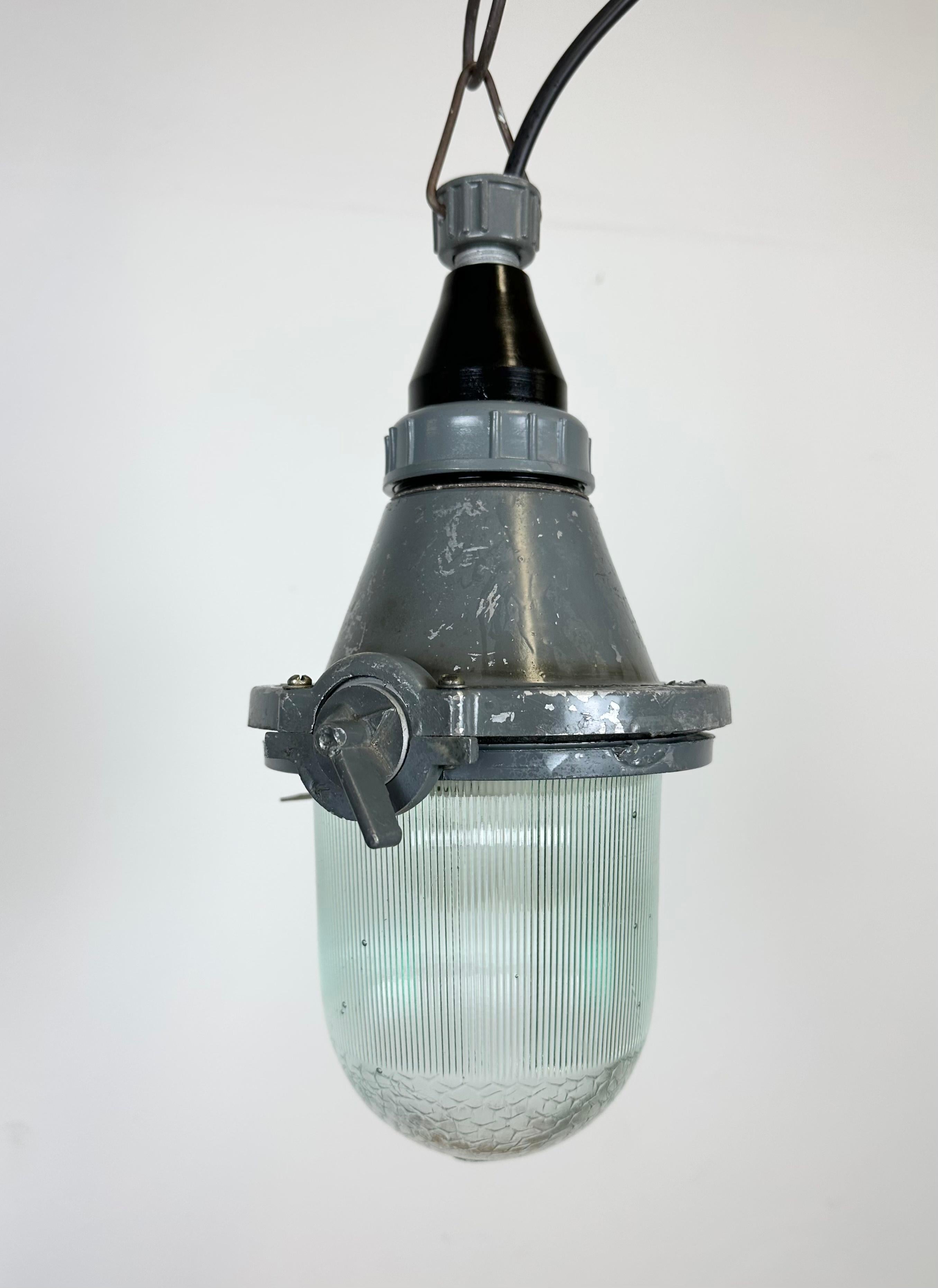 Alluminio Lampada a sospensione sovietica industriale grigia, anni '60 in vendita