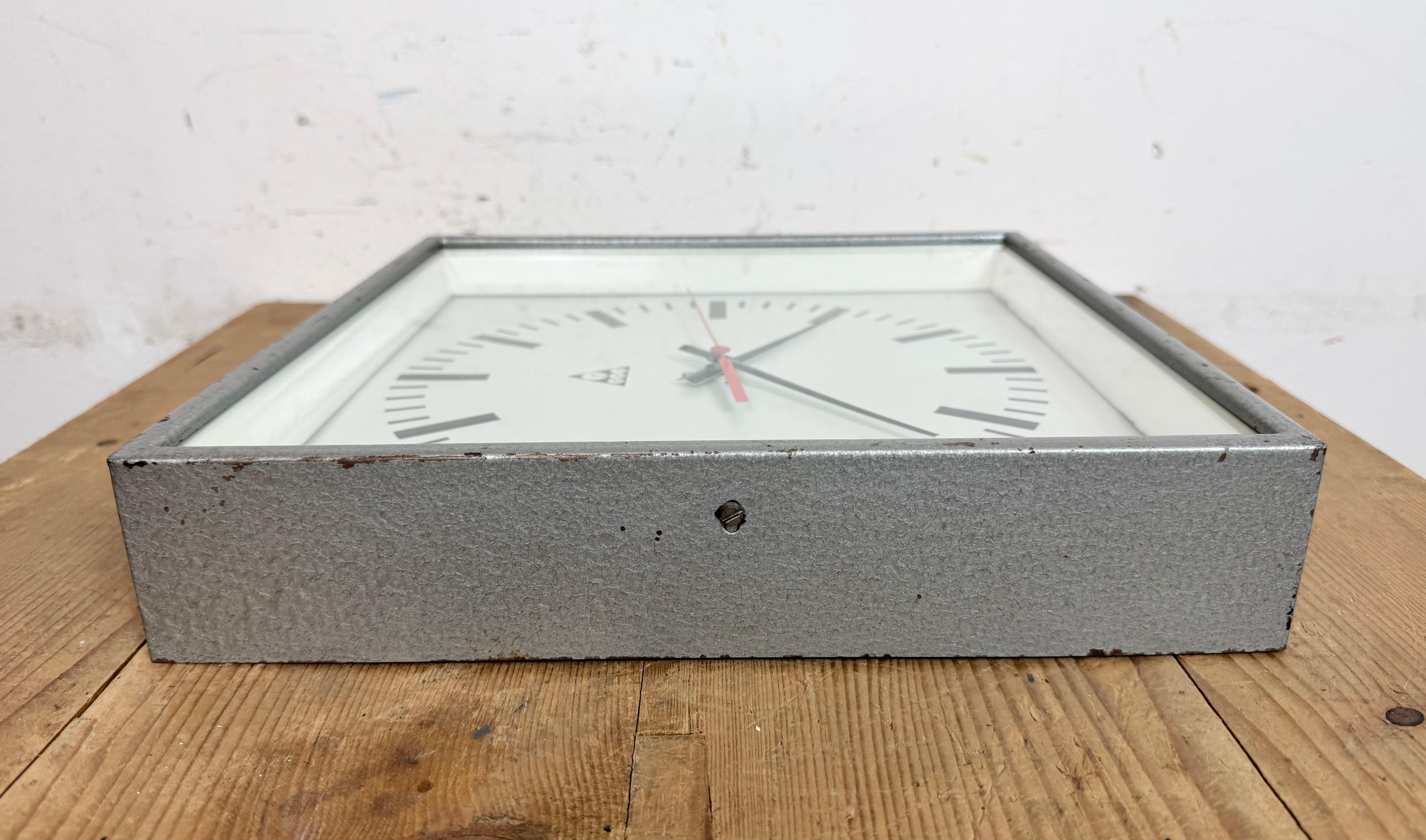 Grey Industrial Square Wall Clock from Pragotron, 1970s For Sale 6