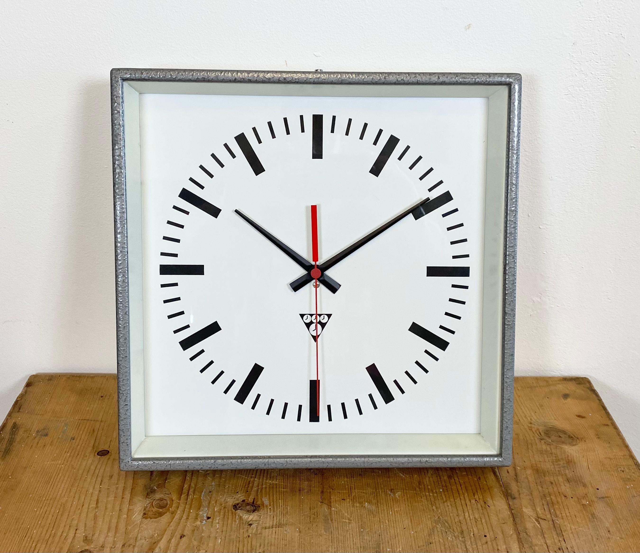 - Clock made by Pragotron in former Czechoslovakia during the 1970s 
- Was used in factories, schools and railway stations 
- Grey hammerpaint metal body 
- Aluminium dial and hands 
- Clear glass cover 
- This item has been converted into a