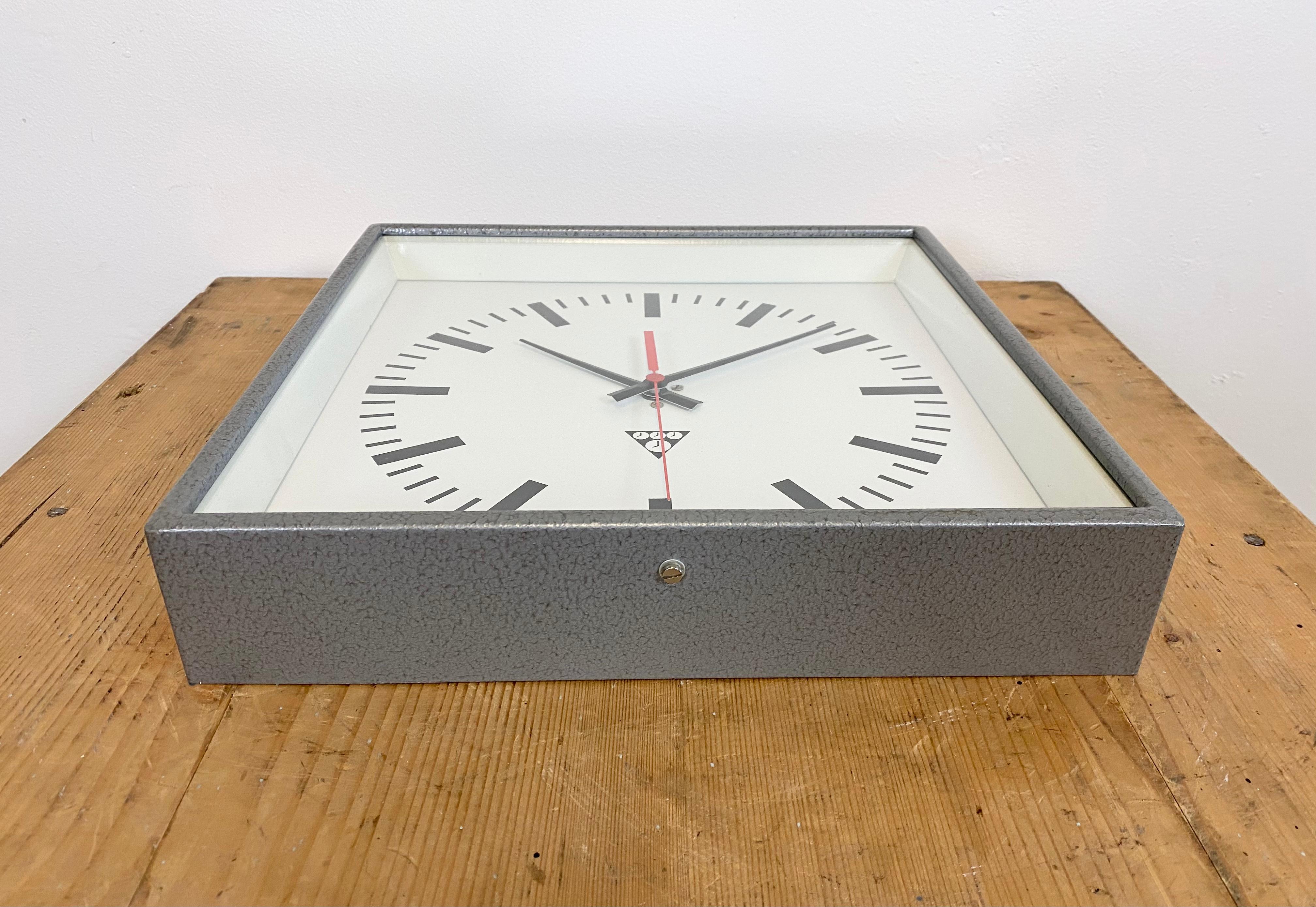 Grey Industrial Square Wall Clock from Pragotron, 1970s In Good Condition In Kojetice, CZ