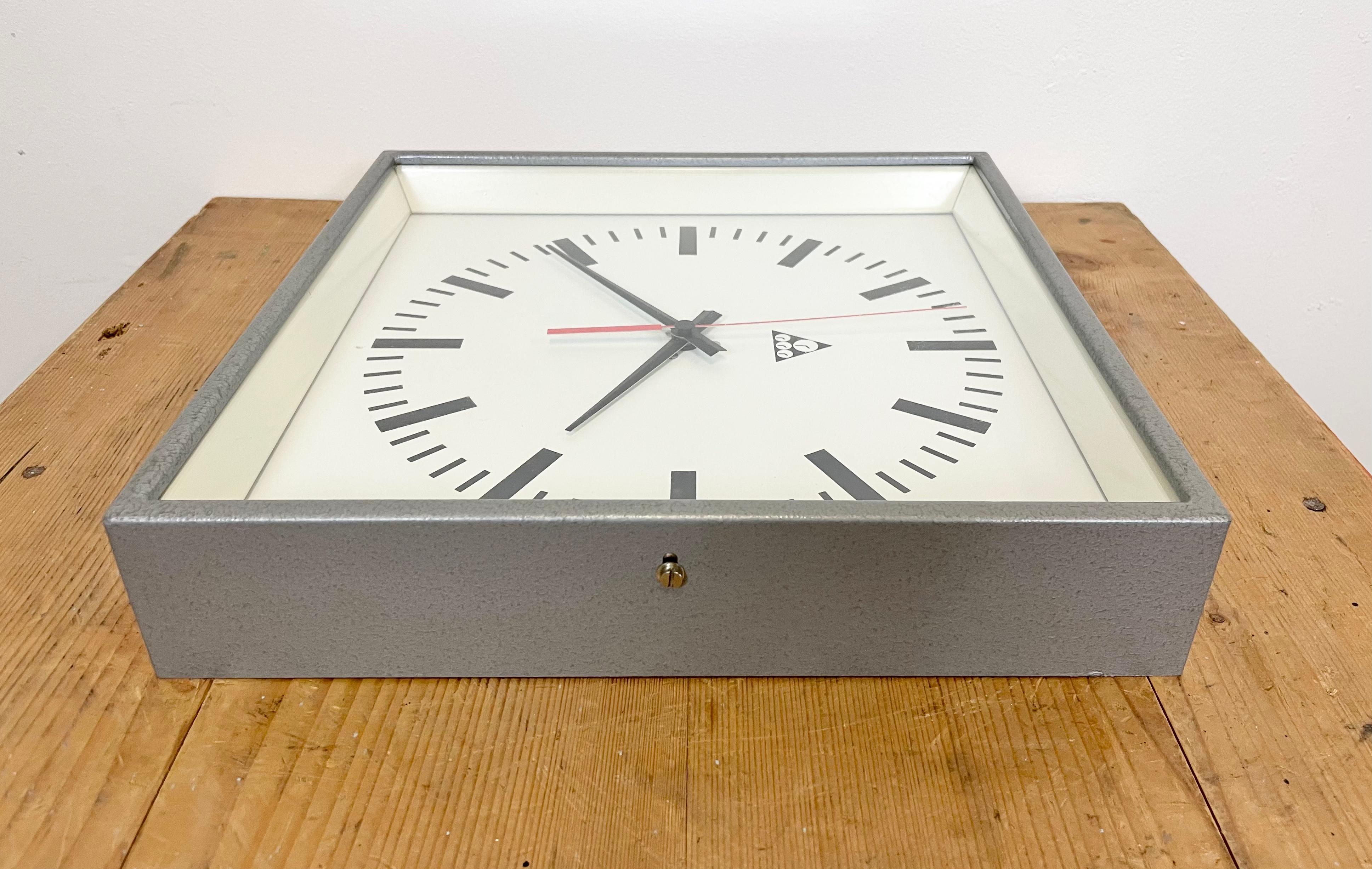 Grey Industrial Square Wall Clock from Pragotron, 1970s In Good Condition In Kojetice, CZ
