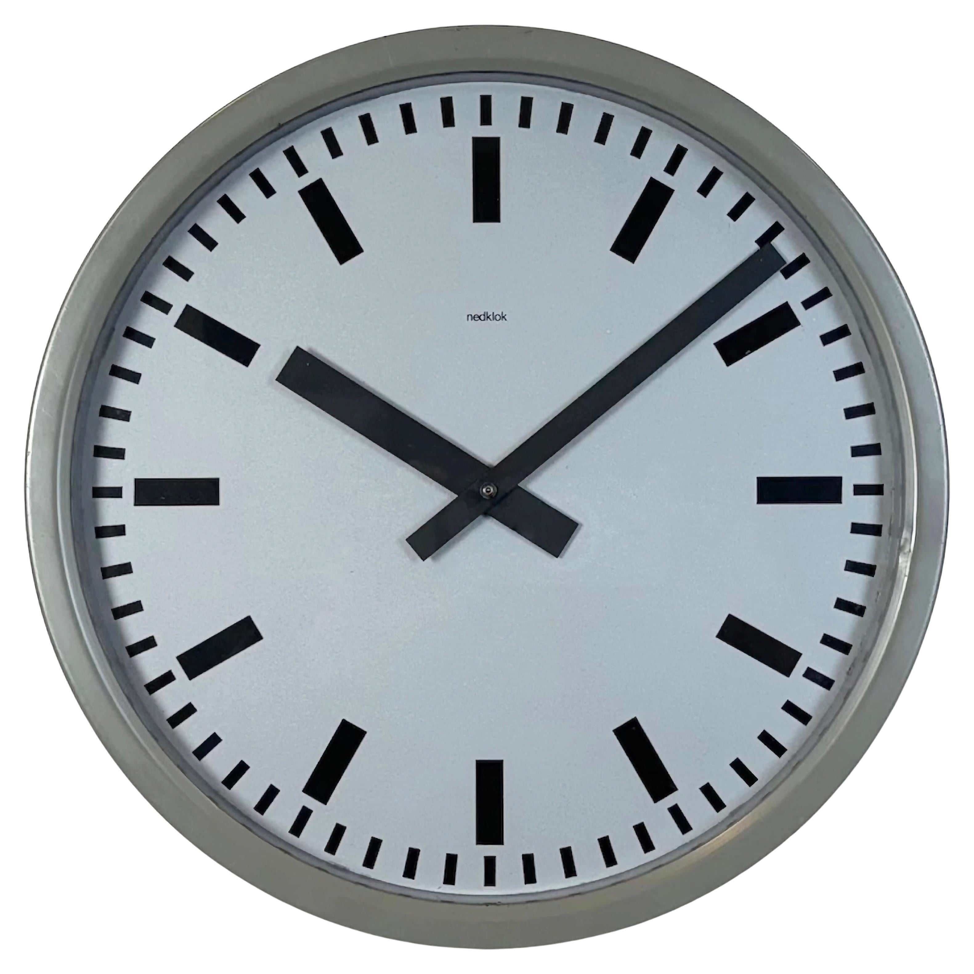 Reloj de pared industrial gris de Nedklok, 1960 en venta