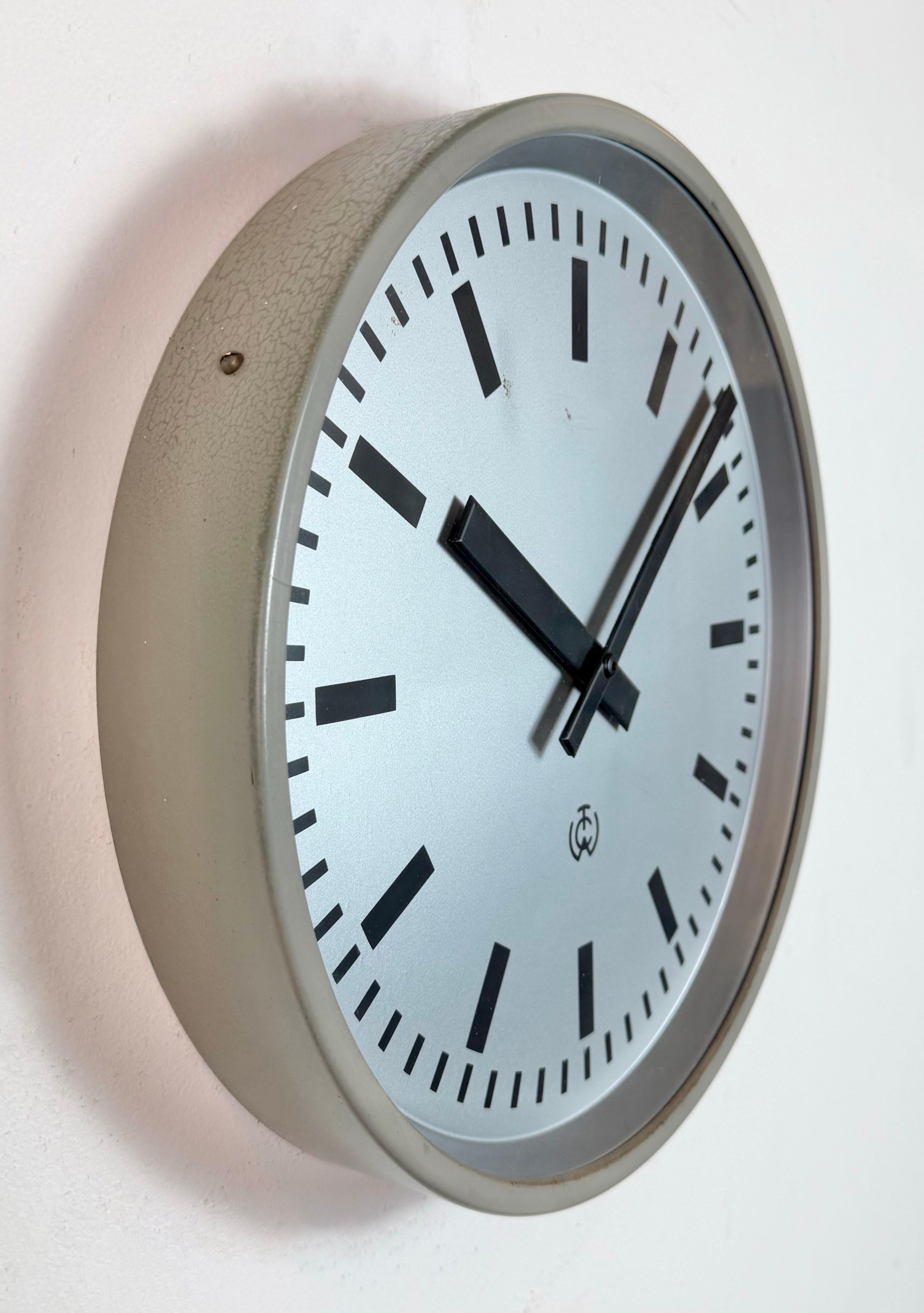 Grey Industrial Station Wall Clock from TCW , 1960 im Zustand „Gut“ im Angebot in Kojetice, CZ
